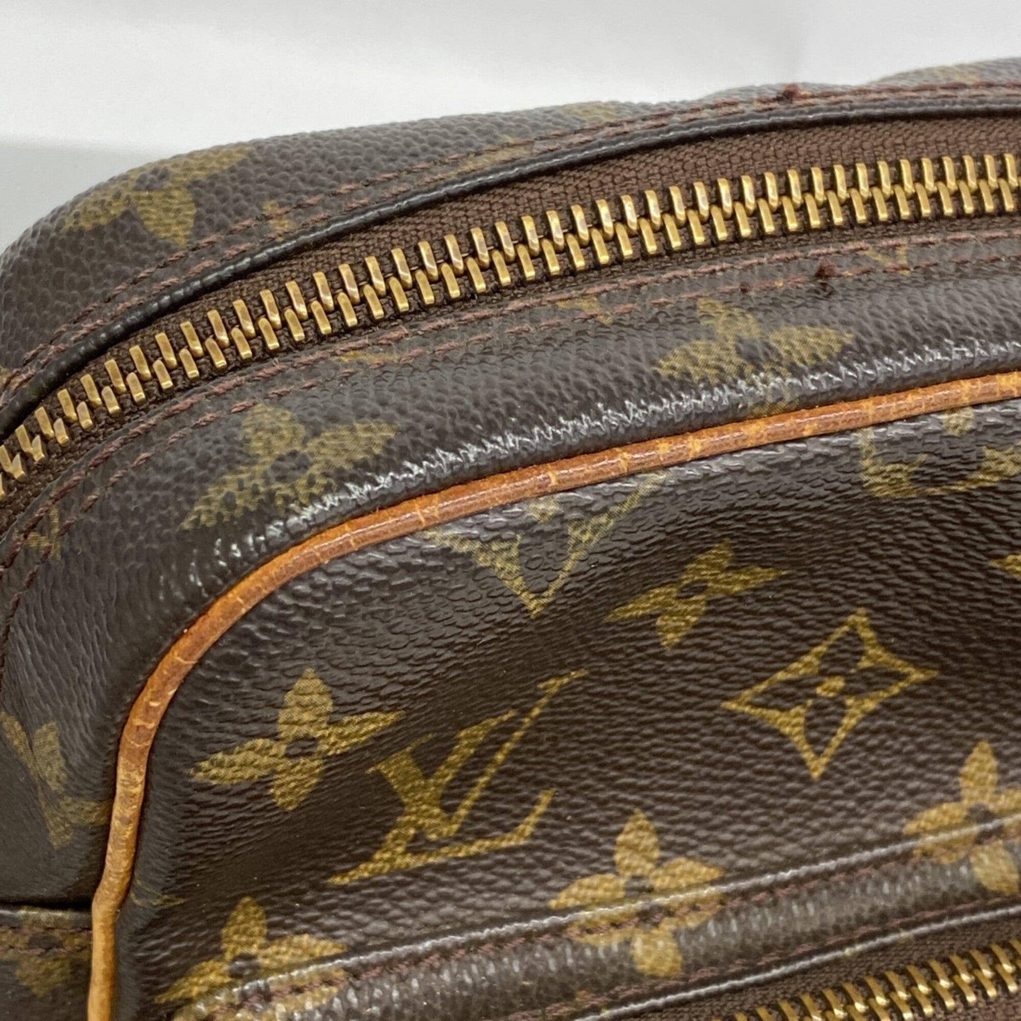 Louis Vuitton Brown Shoulder Bag (Pre-Owned)