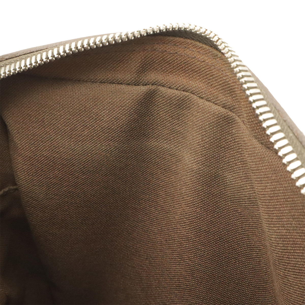 Louis Vuitton Brown Grizzly Taiga Leather Shoulder Bag (Pre-Owned)