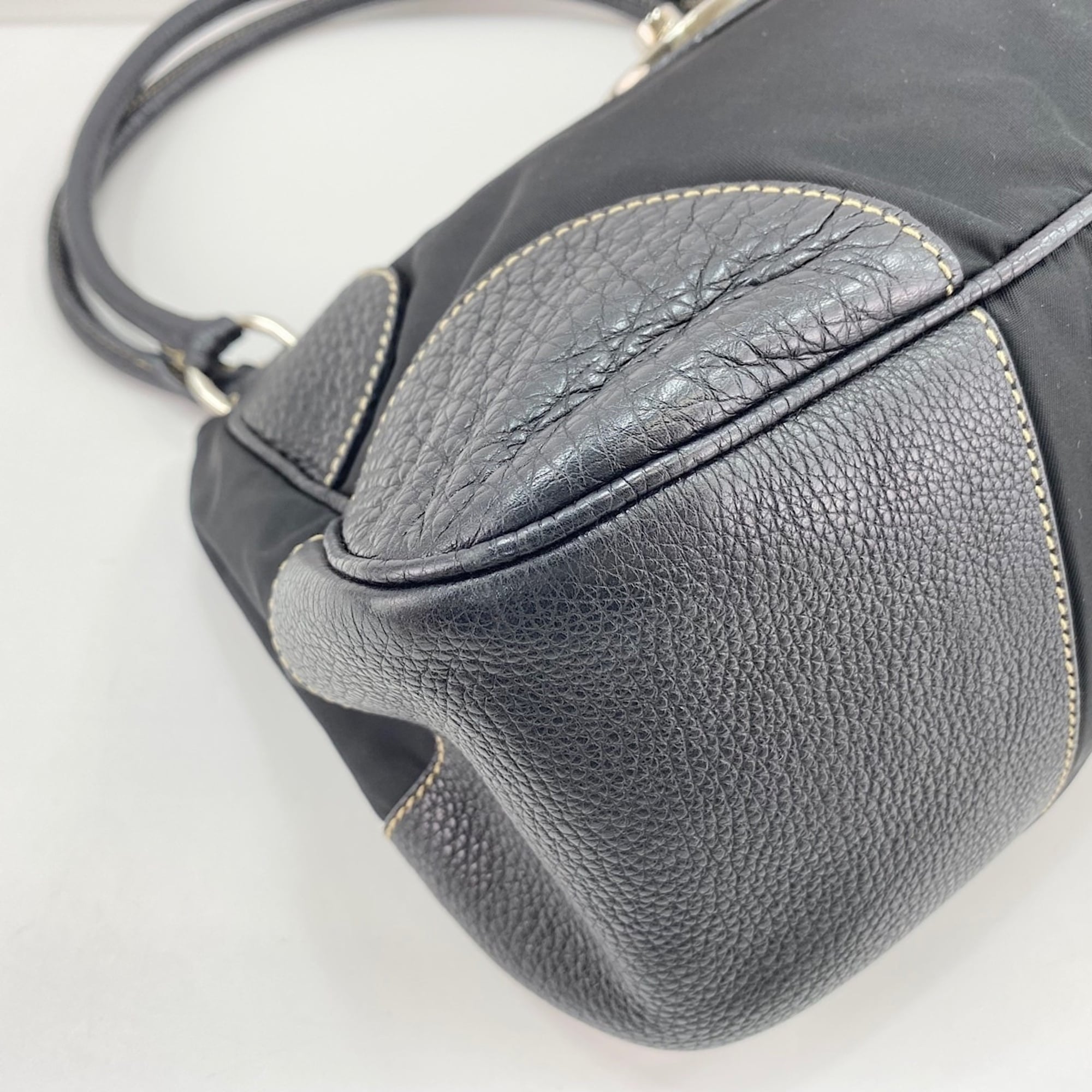 Prada Black Handbag (Pre-Owned)