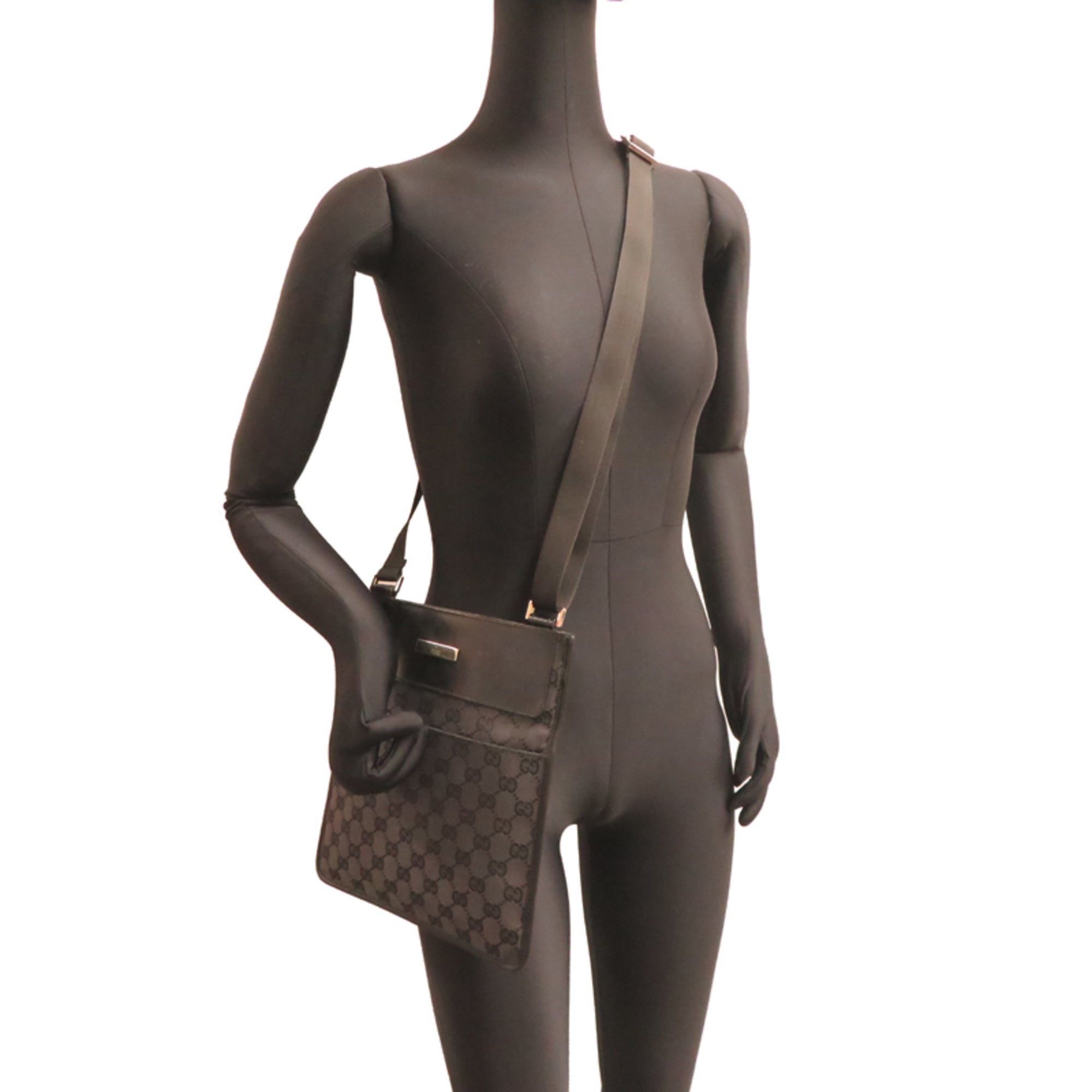Gucci Black Gg Canvas Shoulder Bag (Pre-Owned)
