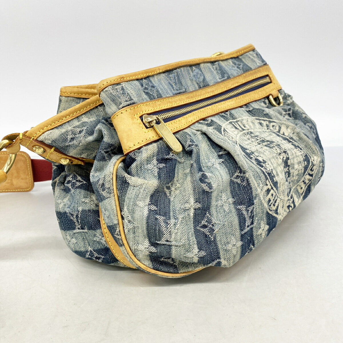 Louis Vuitton Blue Shoulder Bag (Pre-Owned)