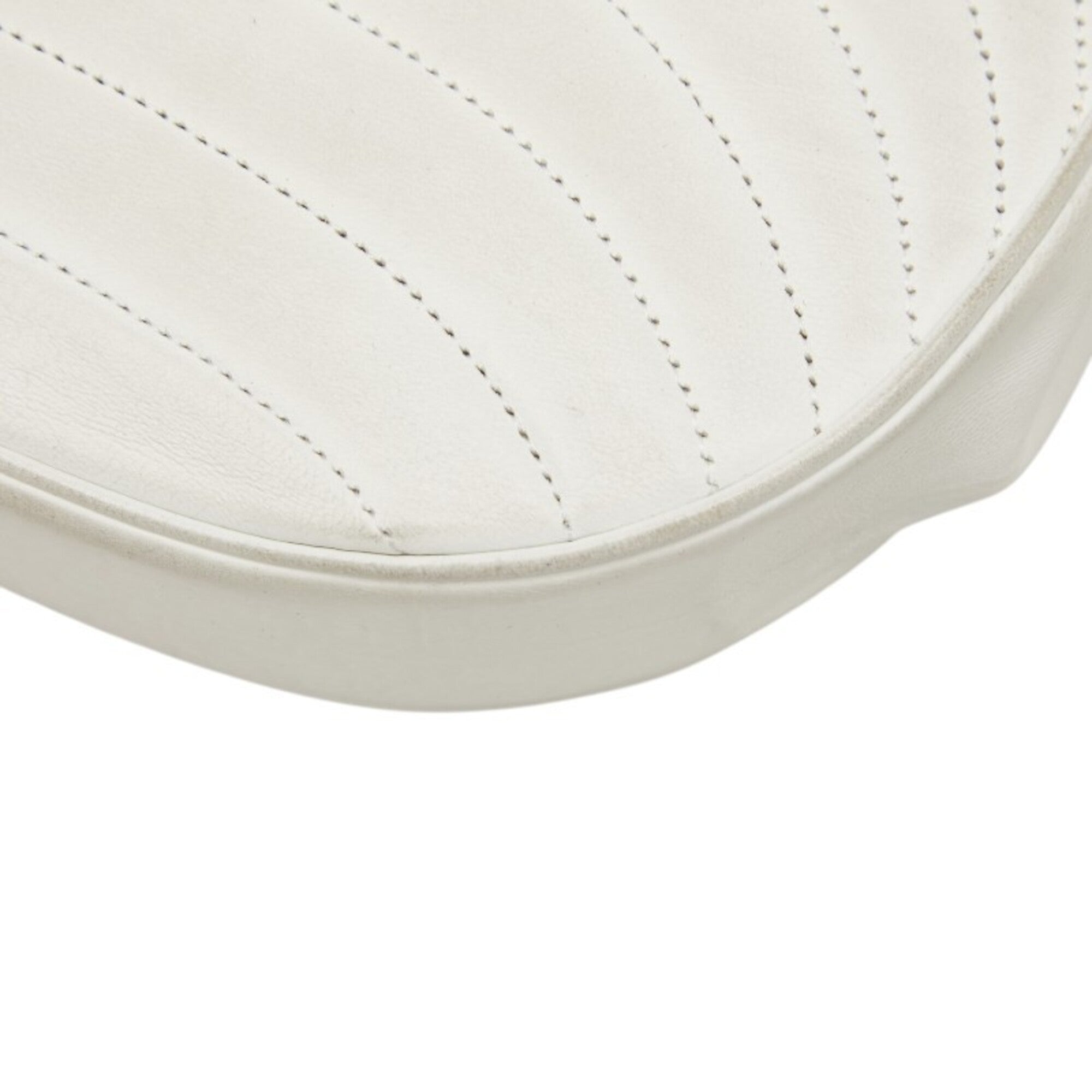 Chanel White Leather Shoulder Bag (Pre-Owned)