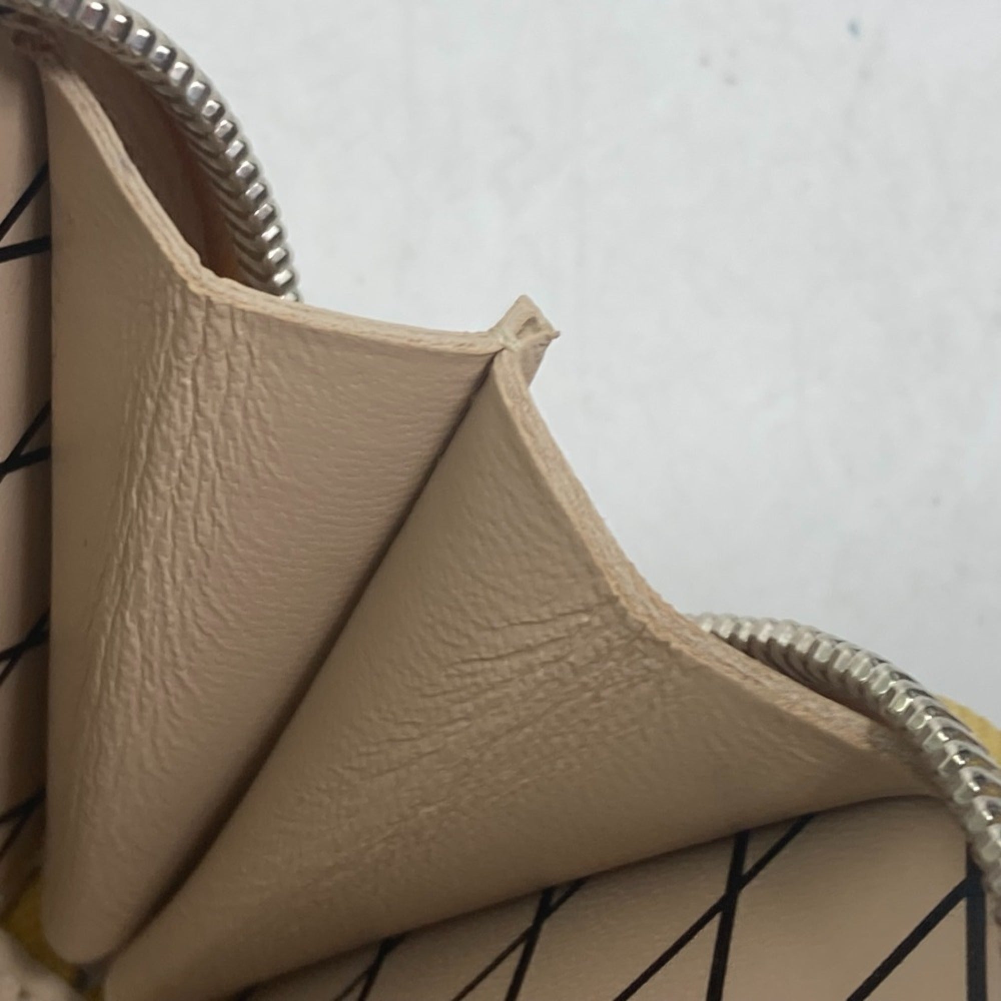Louis Vuitton Beige Coin Purse/Coin Case (Pre-Owned)