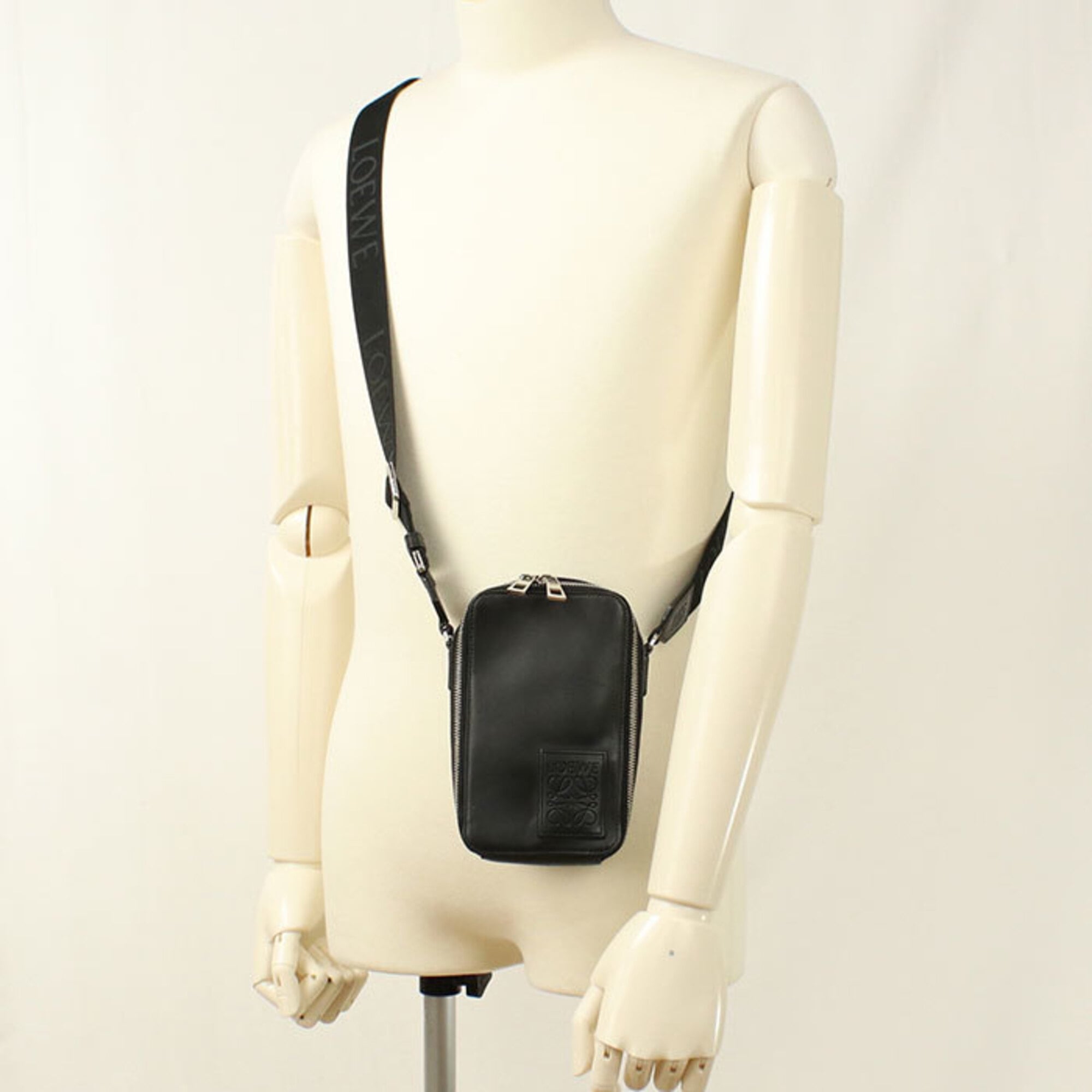 Loewe Black Shoulder Bag (Pre-Owned)