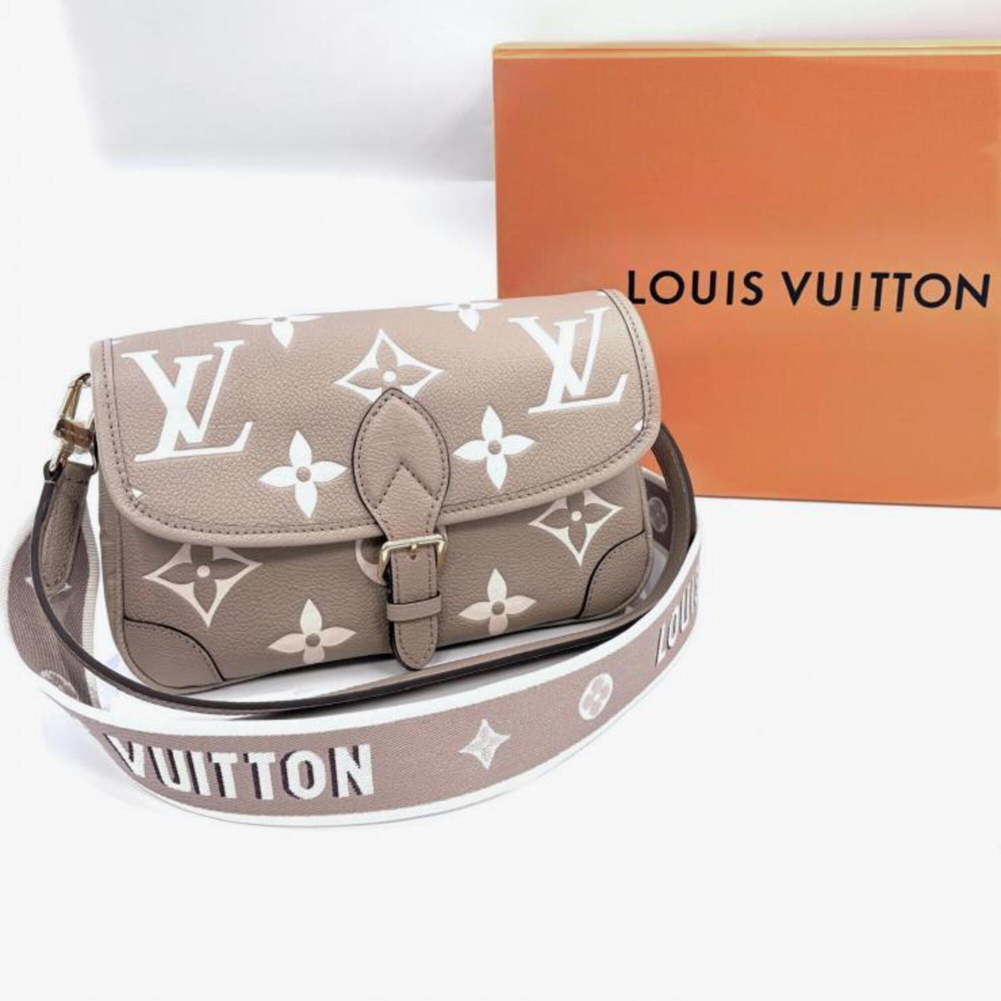 Louis Vuitton Beige Ivory Tourterelle Shoulder Bag (Pre-Owned)