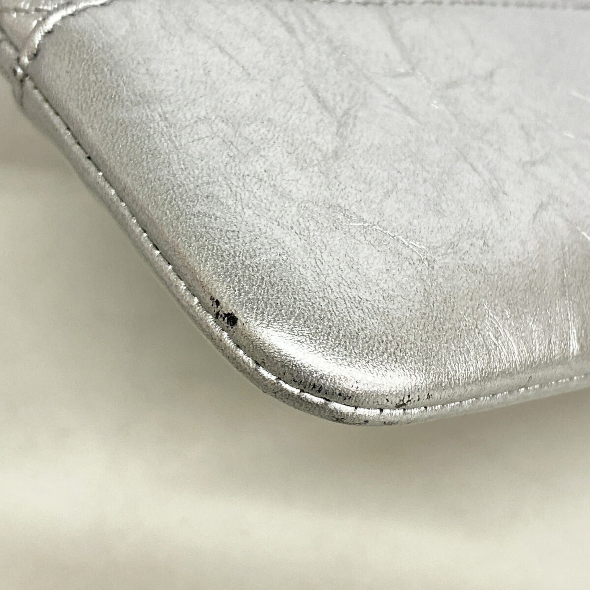 Chanel Silver Leather Clutch Bag (Pre-Owned)