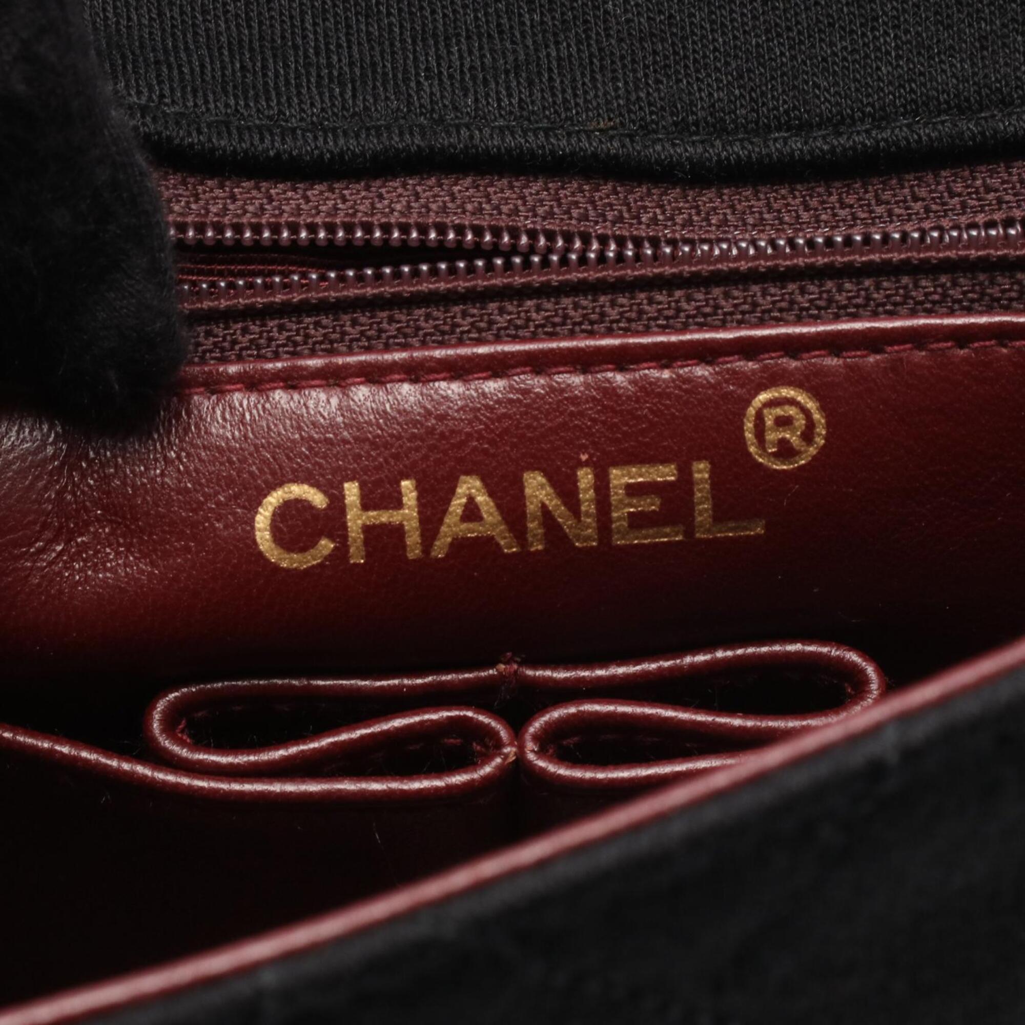 Chanel Black Leather Handbag Shoulder Bag (Pre-Owned)