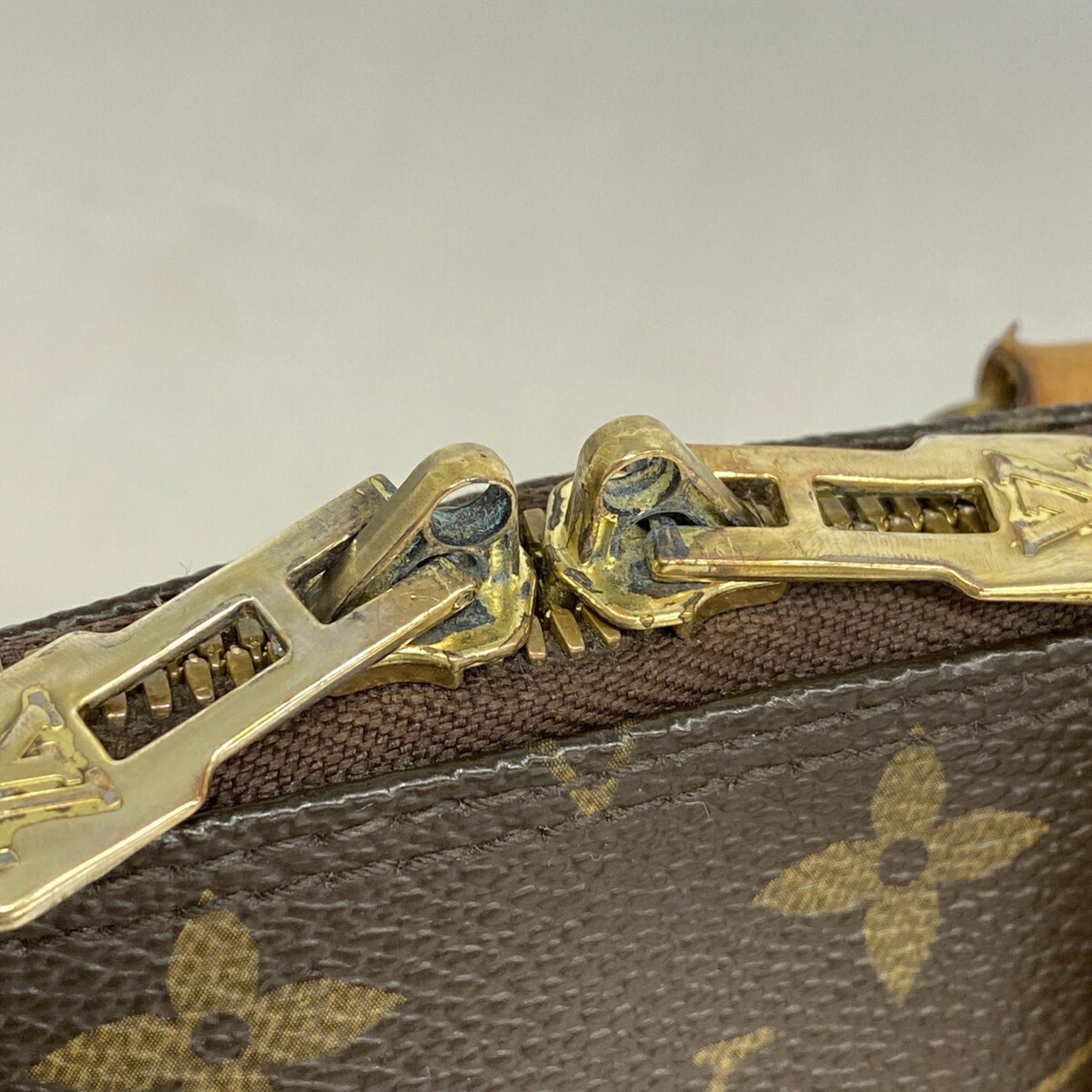 Louis Vuitton Brown Handbag (Pre-Owned)