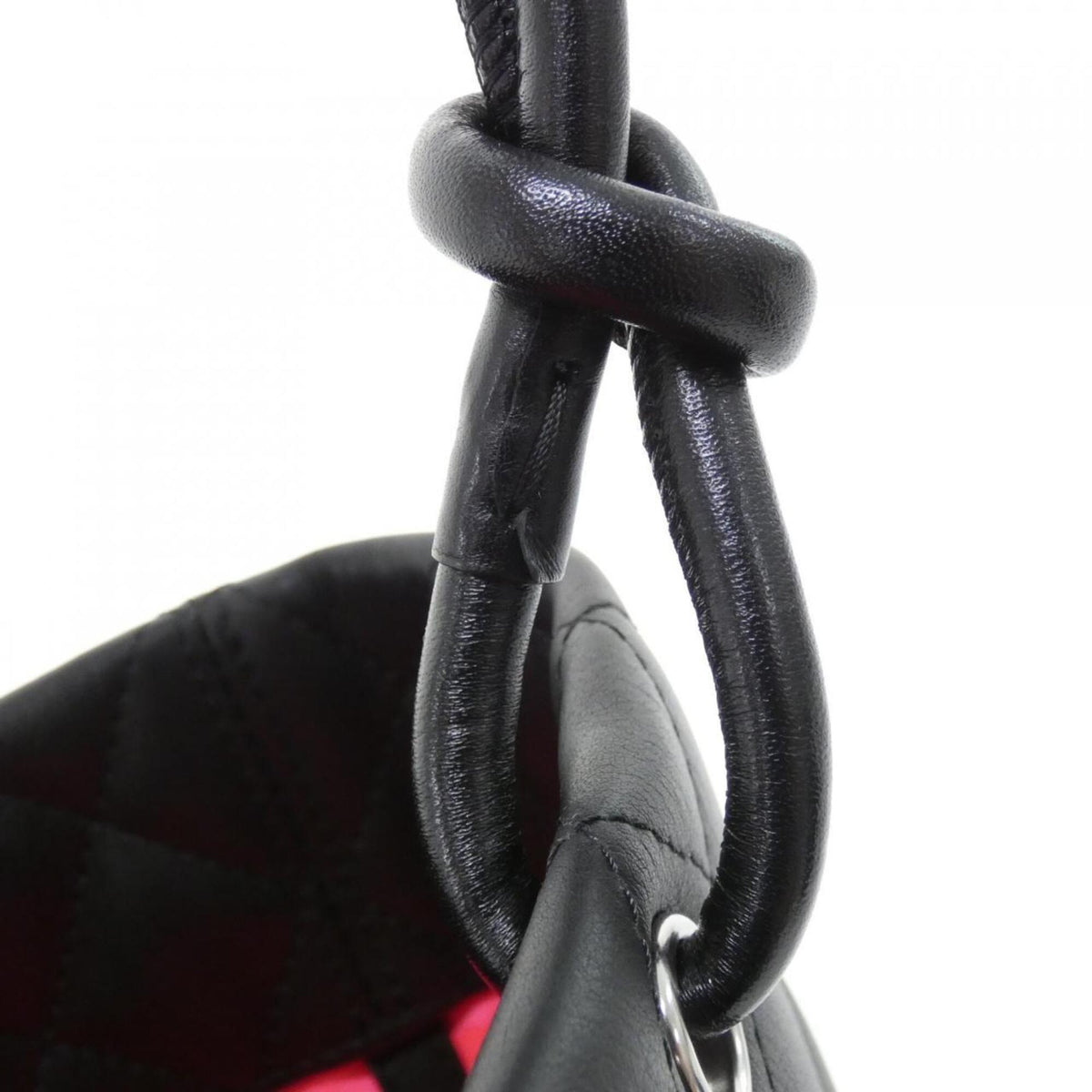 Chanel Black Leather Handbag (Pre-Owned)