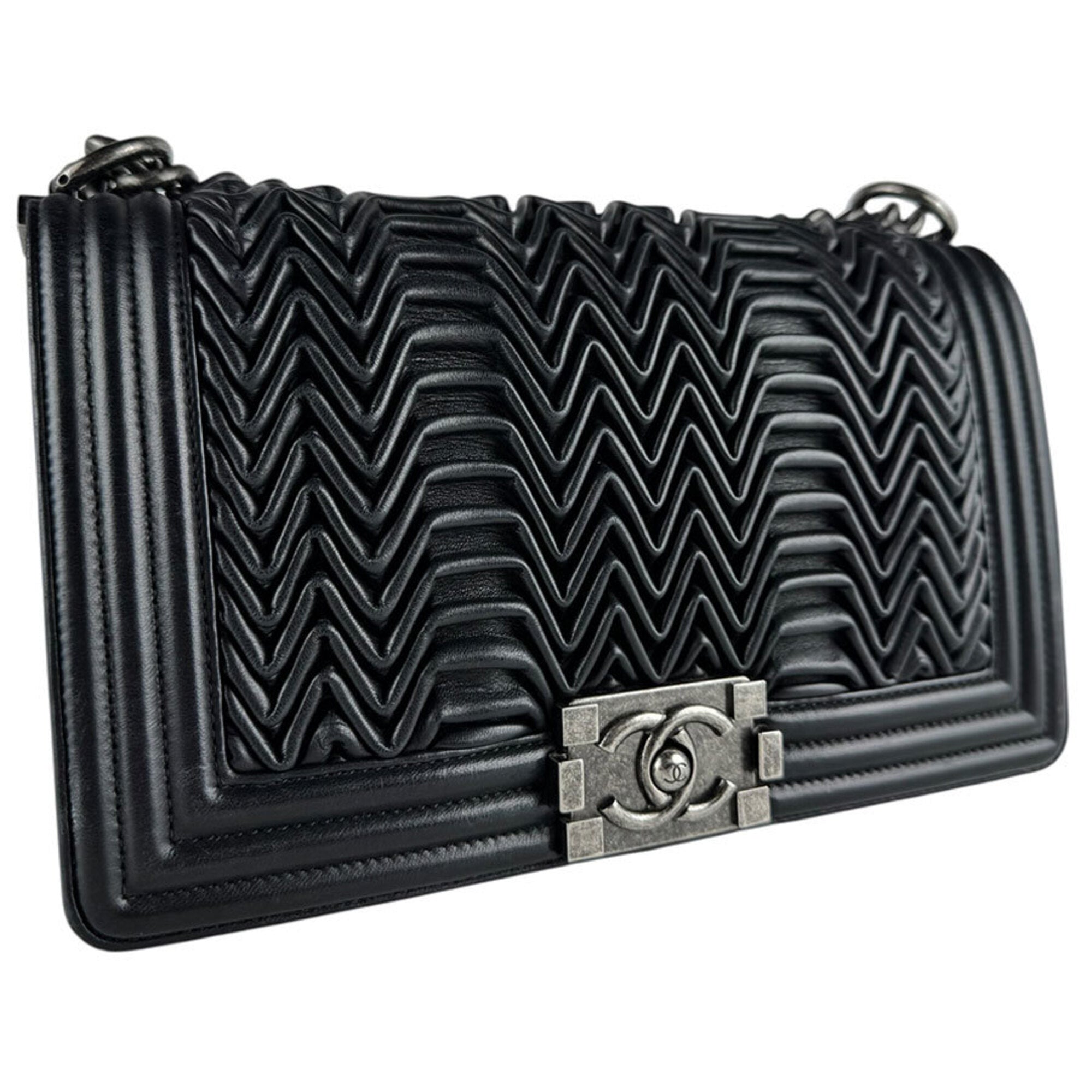 Chanel Black Leather Shoulder Bag (Pre-Owned)
