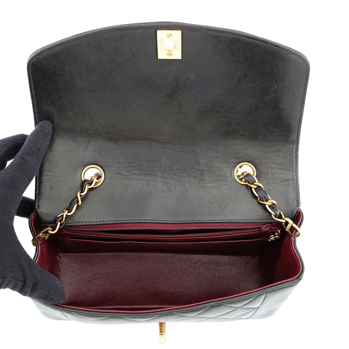 Chanel Matelasse Black Leather Shoulder Bag (Pre-Owned)