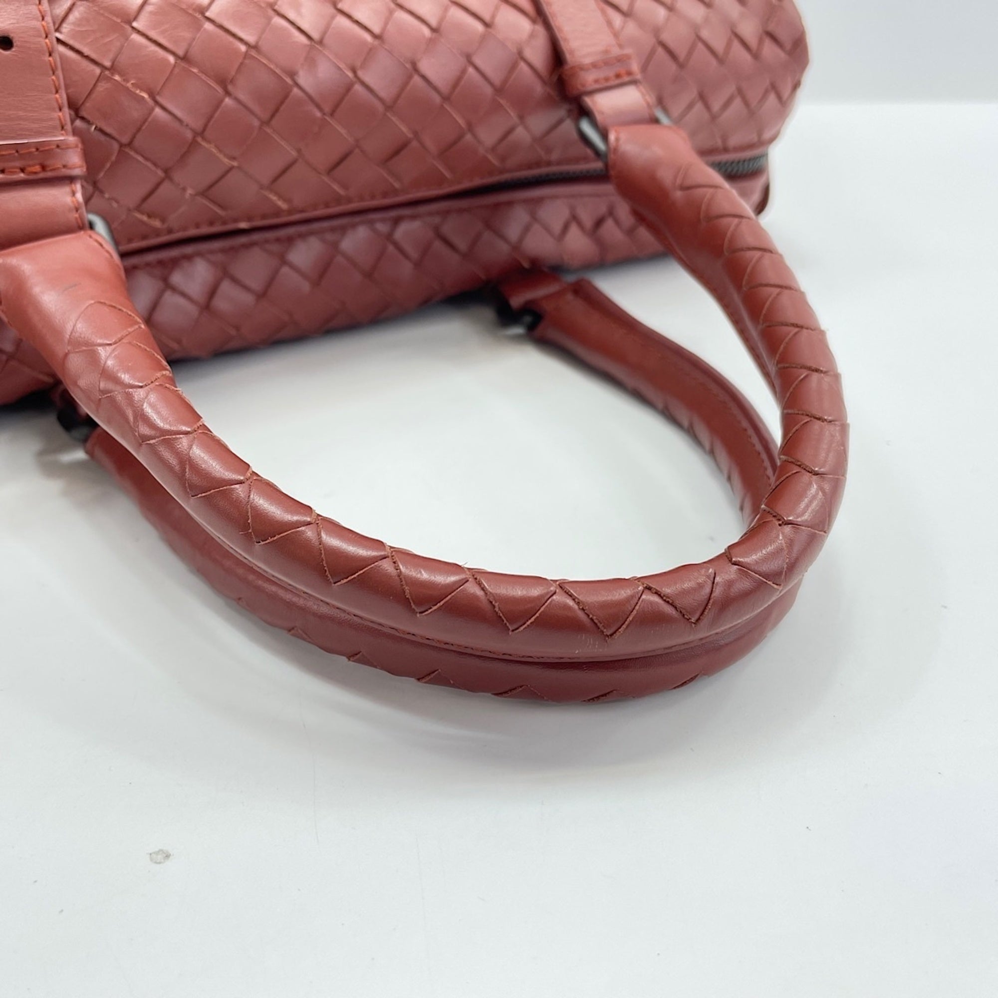 Bottega Veneta Red Color Leather Handbag (Pre-Owned)