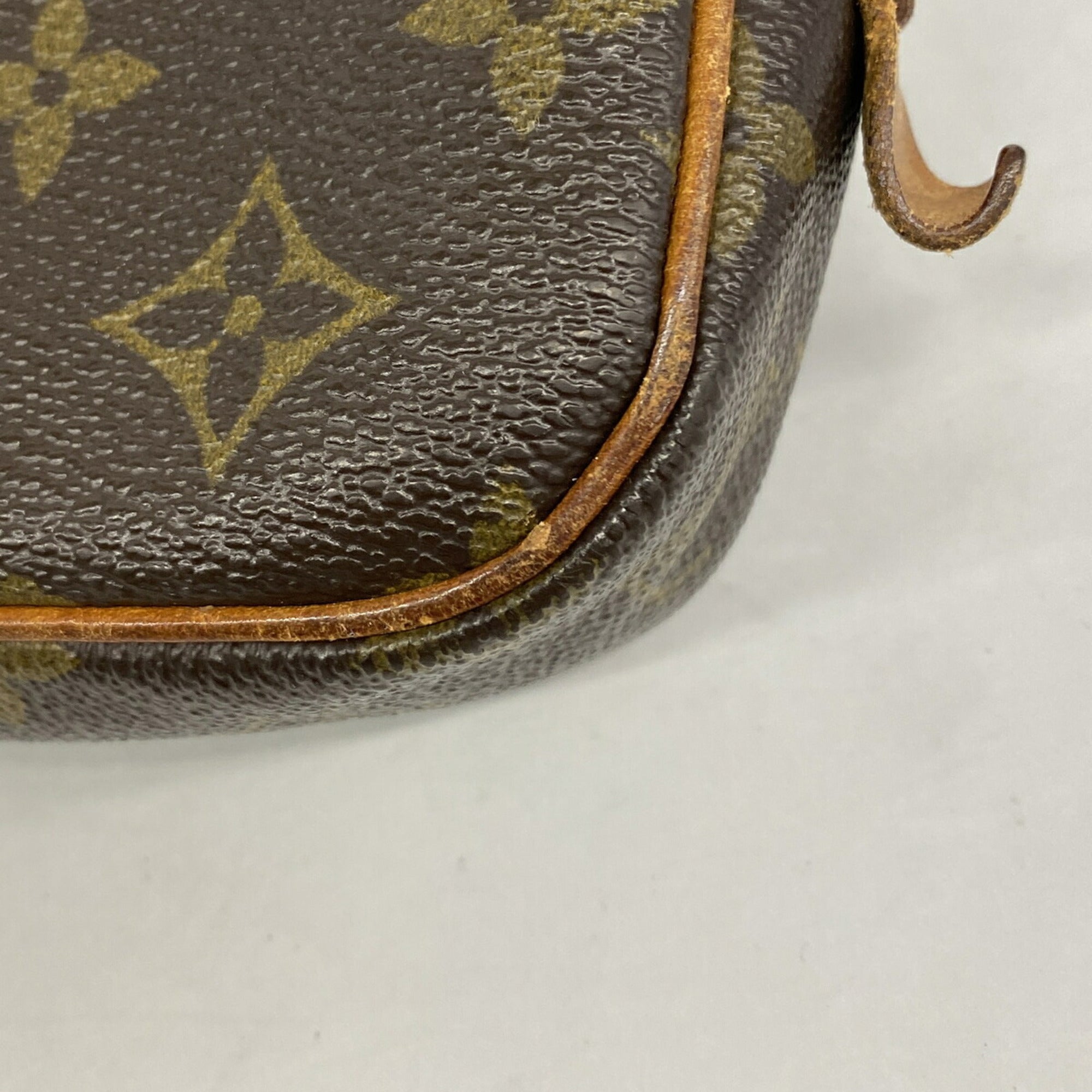 Louis Vuitton Brown Shoulder Bag (Pre-Owned)