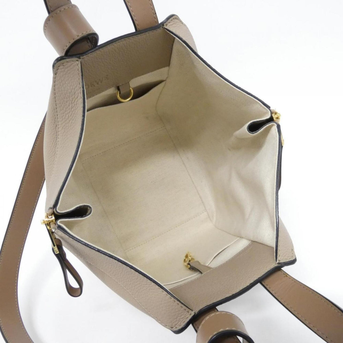 Loewe Sand Leather Shoulder Bag (Pre-Owned)