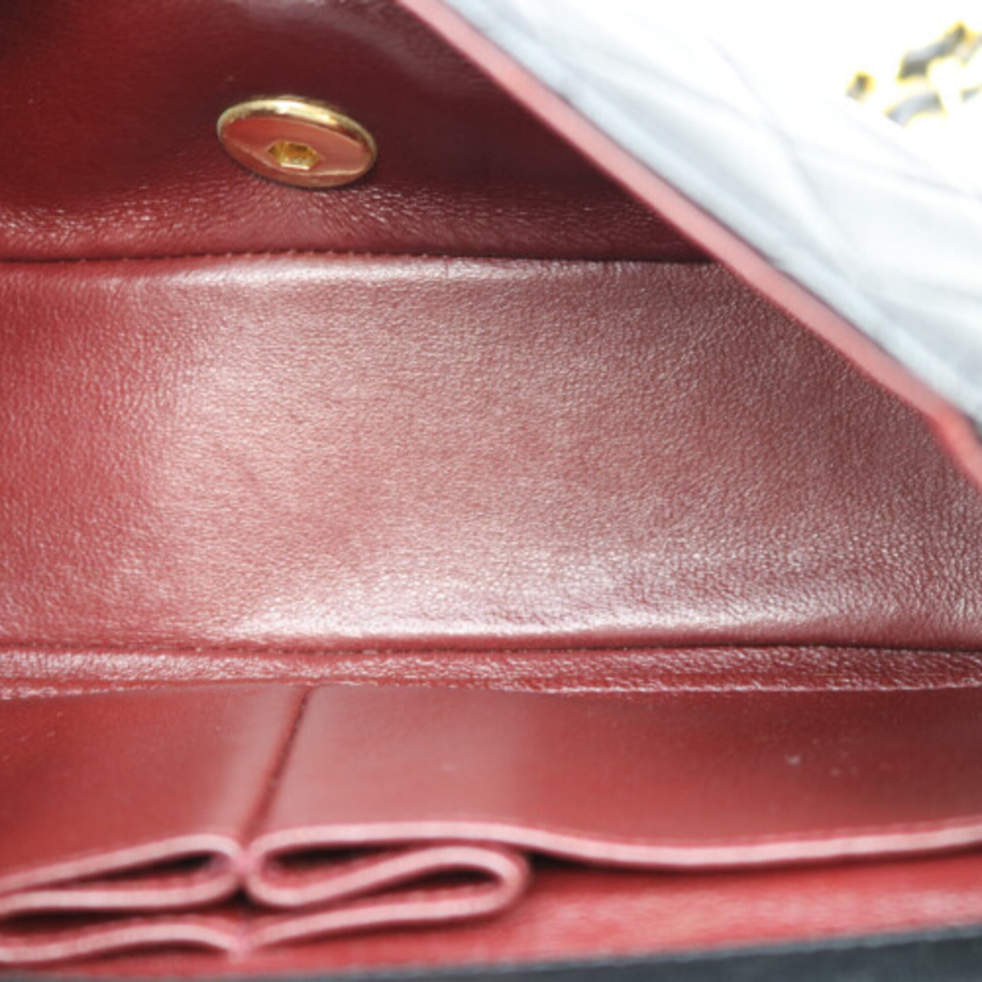 Chanel Black Leather Shoulder Bag (Pre-Owned)