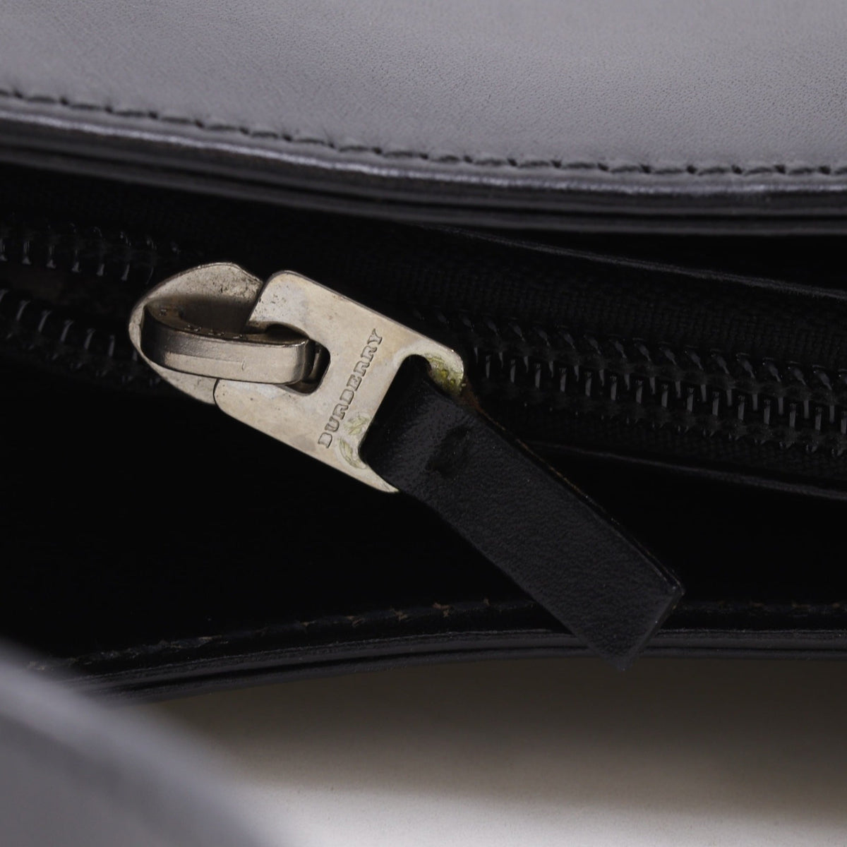 Burberry Black Leather Shoulder Bag (Pre-Owned)