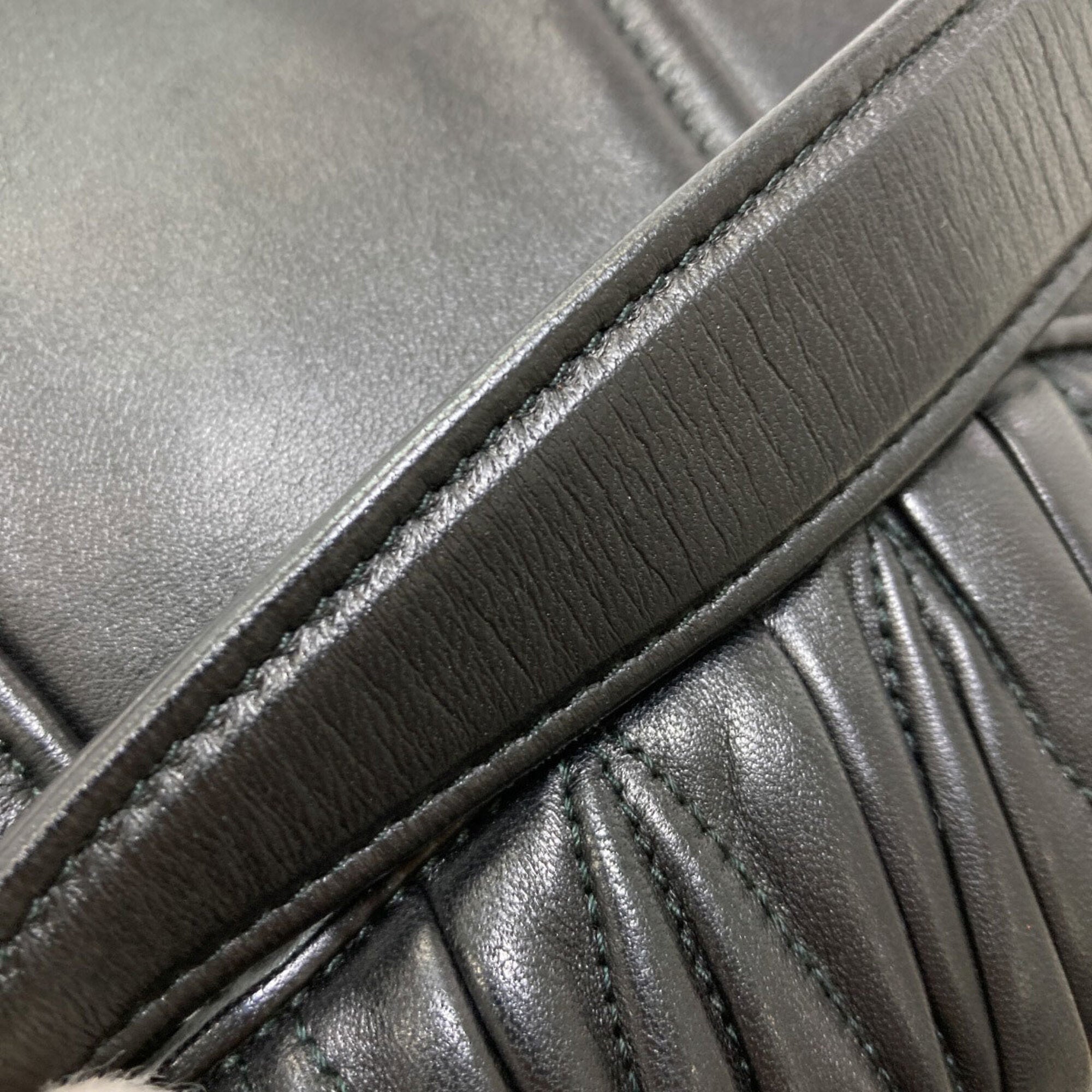 Miu Miu Black Leather Shoulder Bag (Pre-Owned)