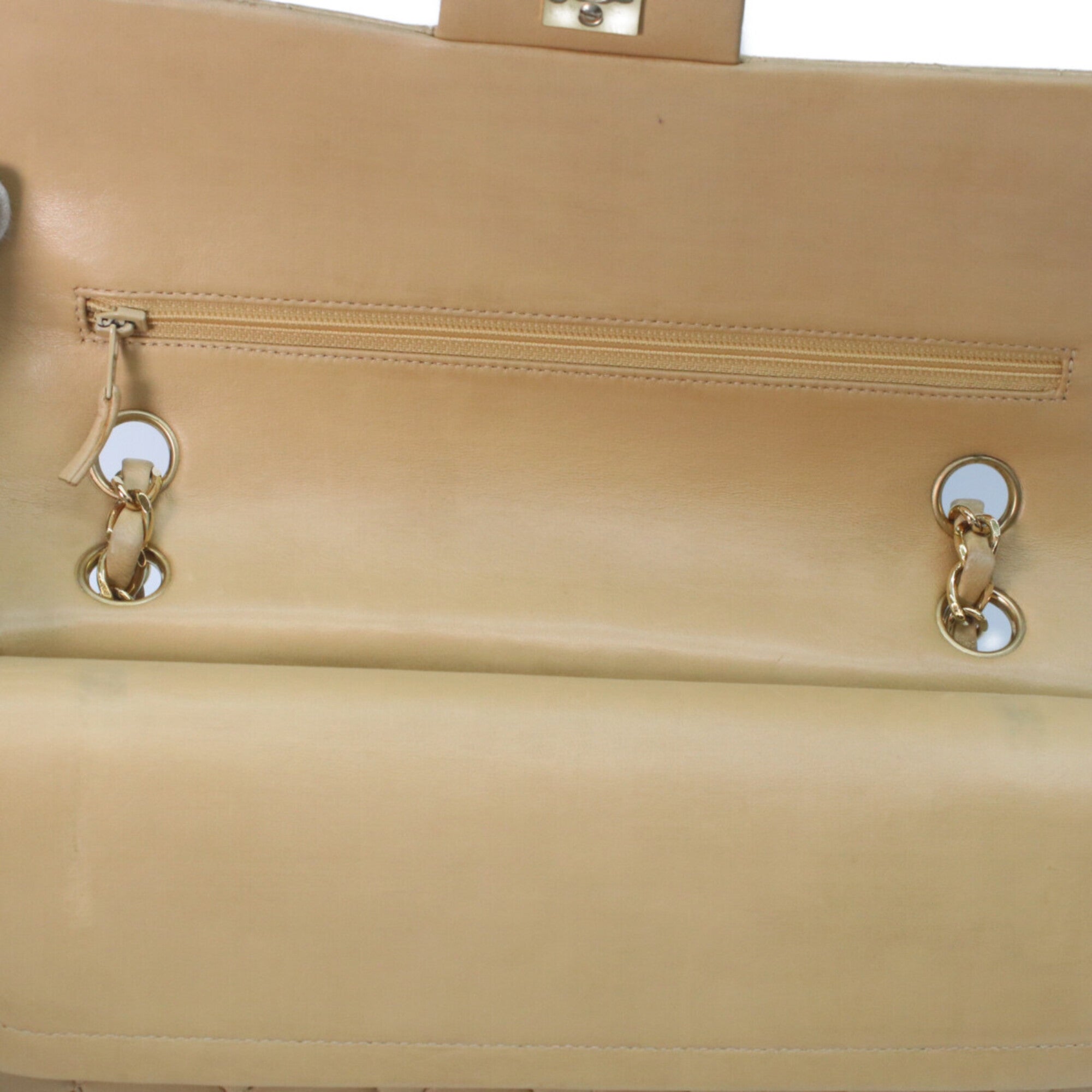 Chanel Beige Leather Shoulder Bag (Pre-Owned)