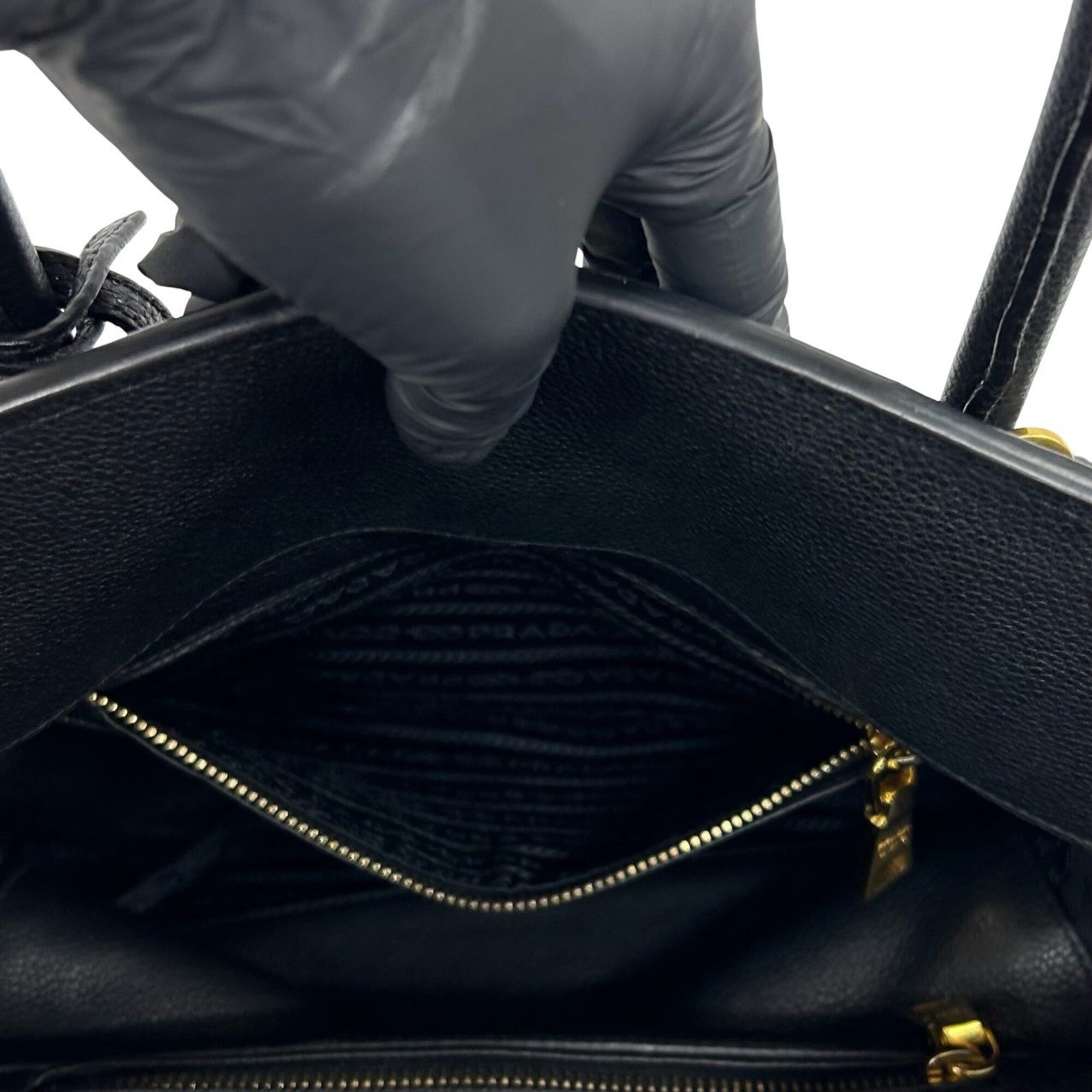 Prada Black Leather Handbag Shoulder Bag Tote Bag (Pre-Owned)