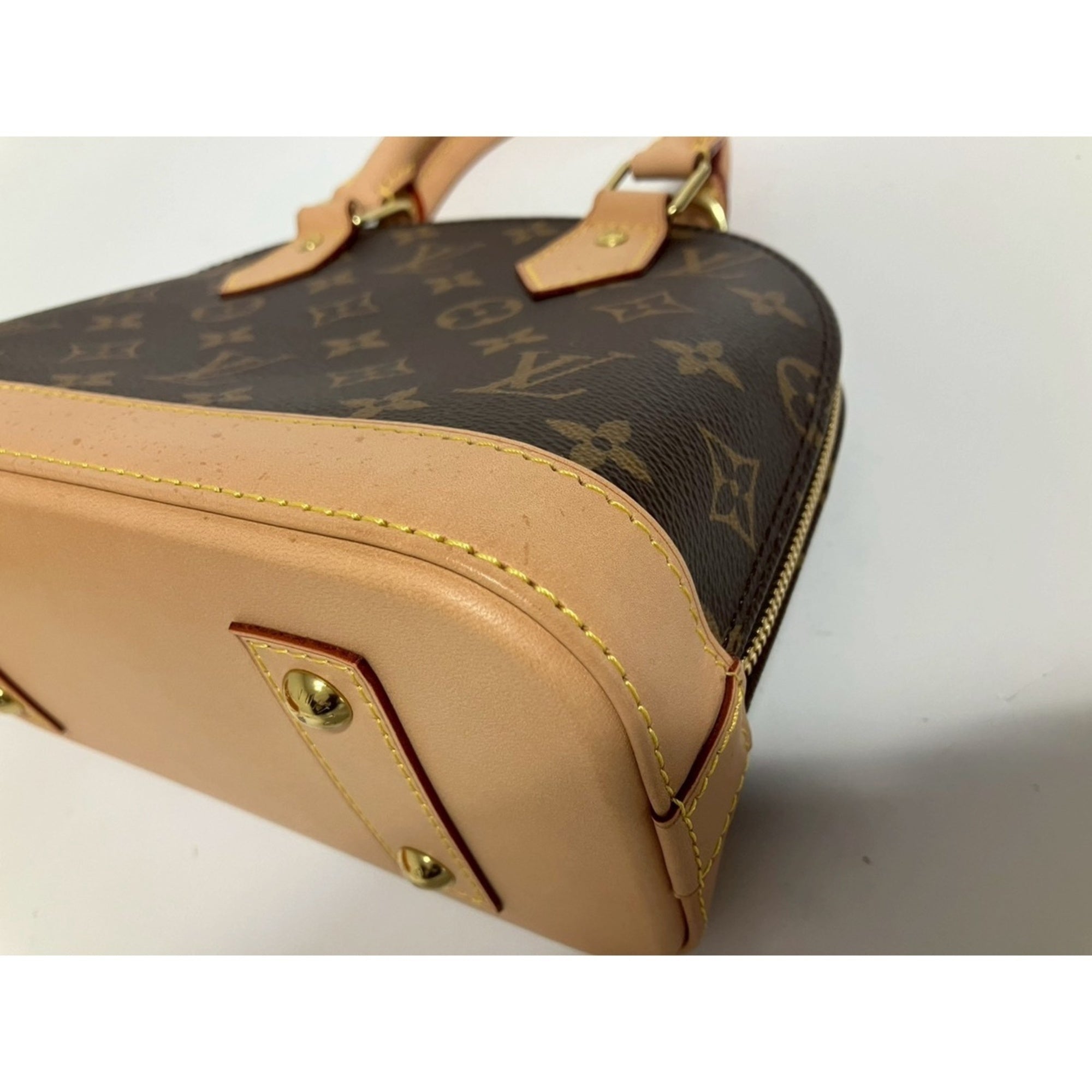 Louis Vuitton Brown Handbag (Pre-Owned)