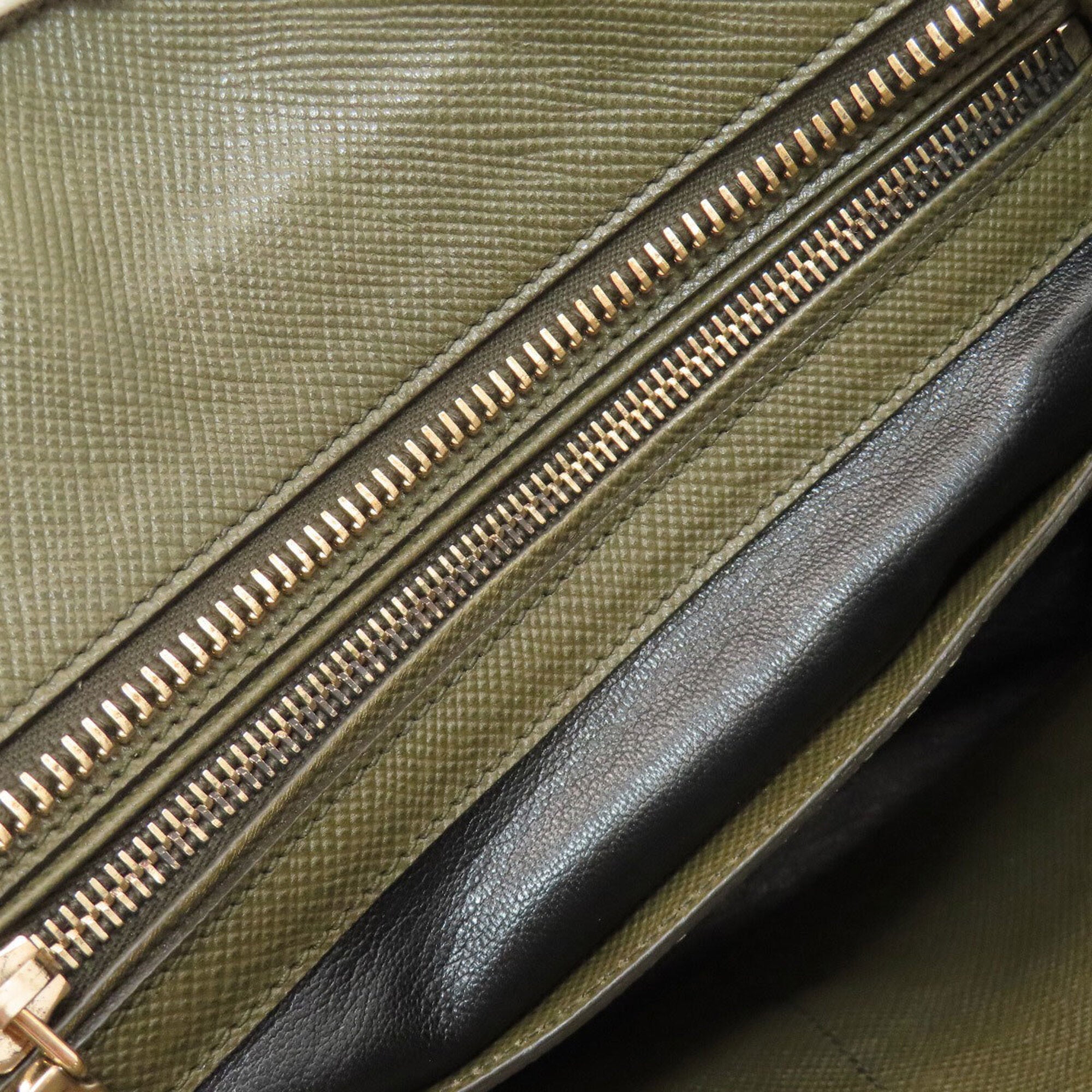 Prada Saffiano Green Saffiano Handbag (Pre-Owned)