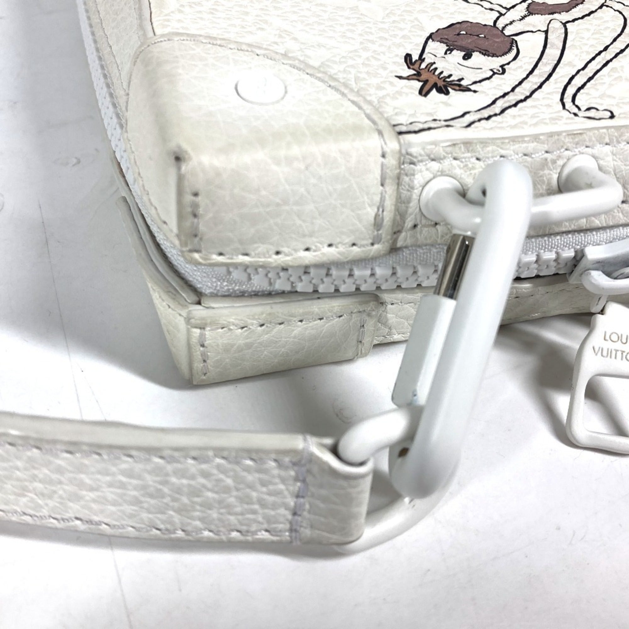 Louis Vuitton White Leather Clutch Bag Shoulder Bag (Pre-Owned)