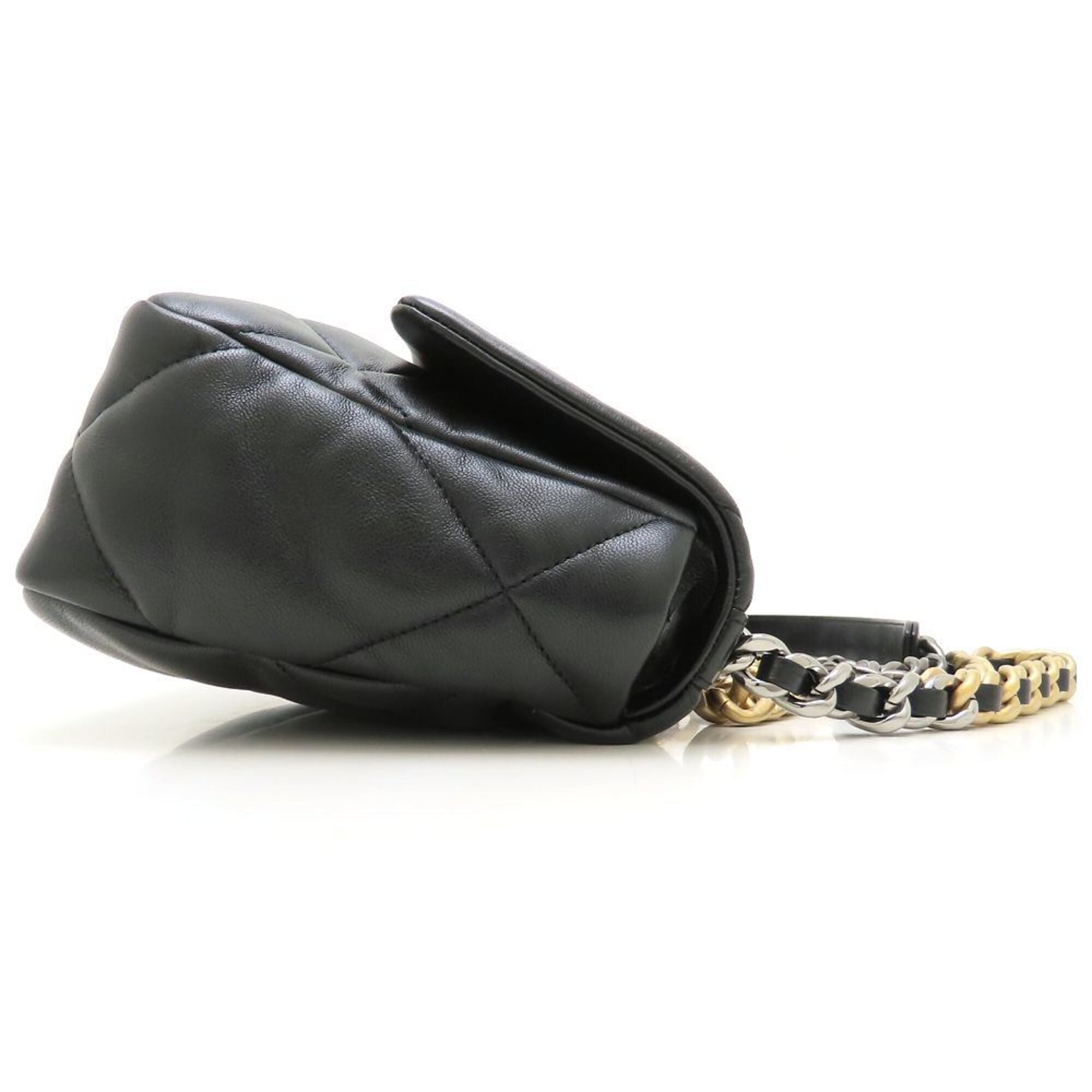 Chanel Black Leather Shoulder Bag (Pre-Owned)