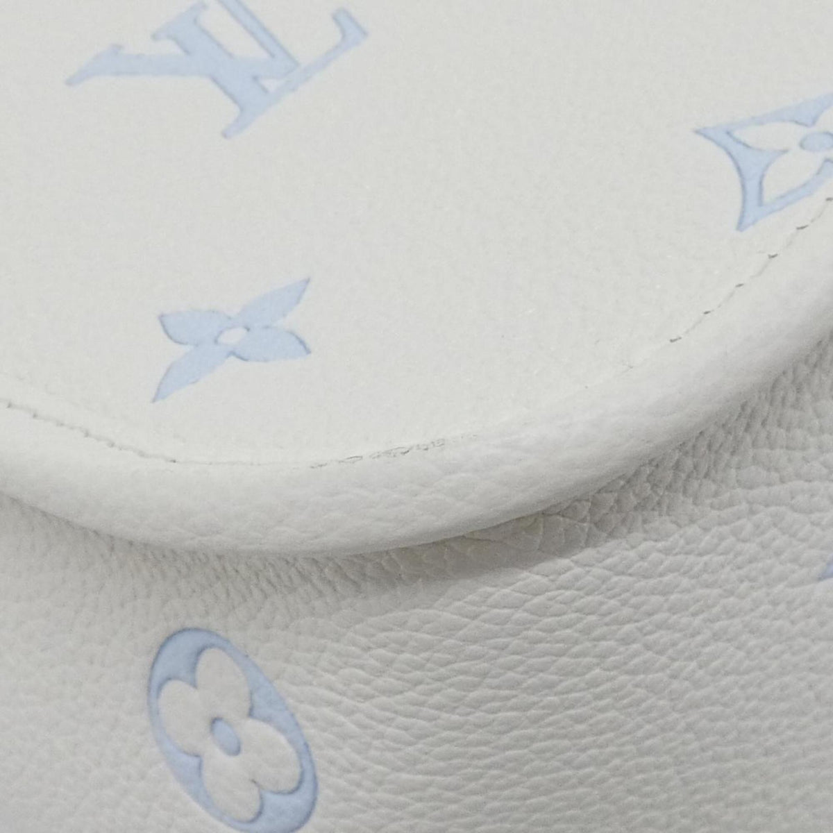 Louis Vuitton White Leather Shoulder Bag (Pre-Owned)