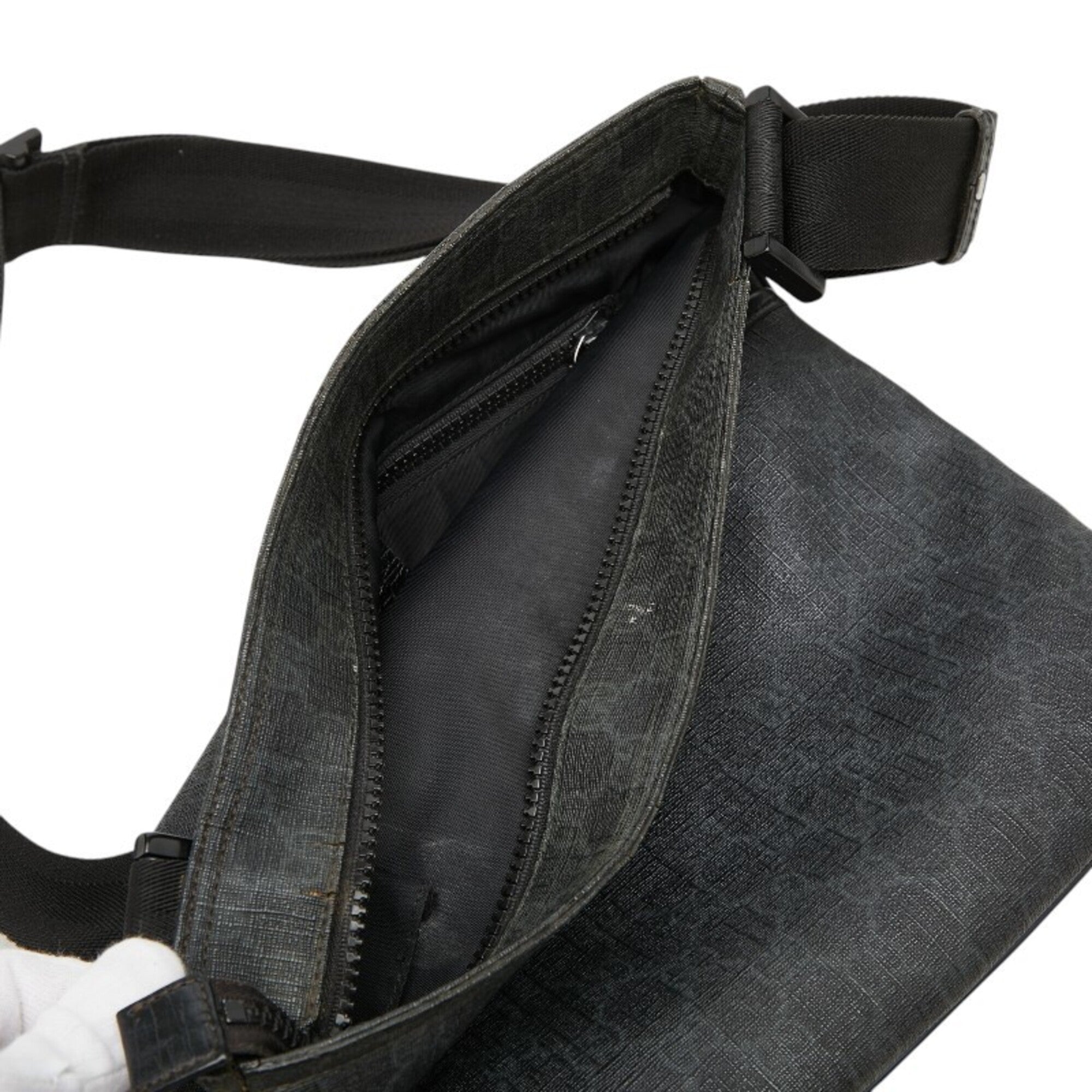 Gucci Black Gray Gg Supreme Shoulder Bag (Pre-Owned)