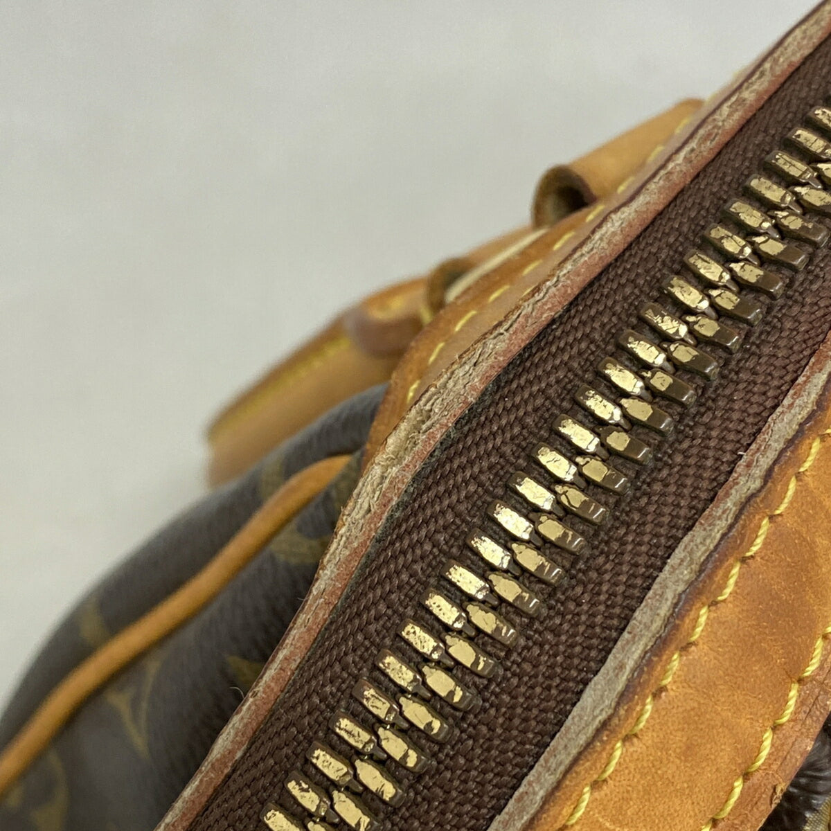 Louis Vuitton Brown Handbag (Pre-Owned)