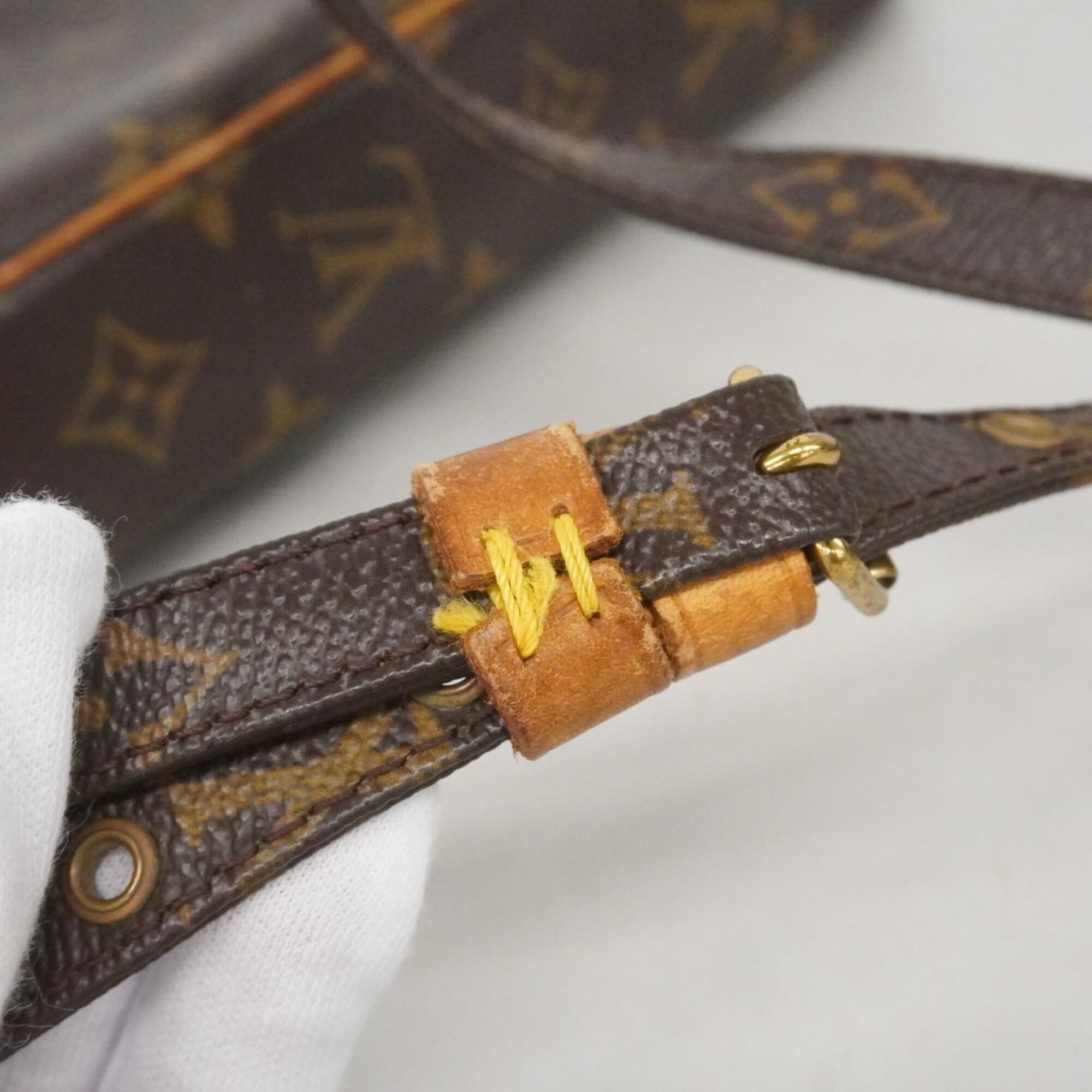 Louis Vuitton Brown Shoulder Bag (Pre-Owned)