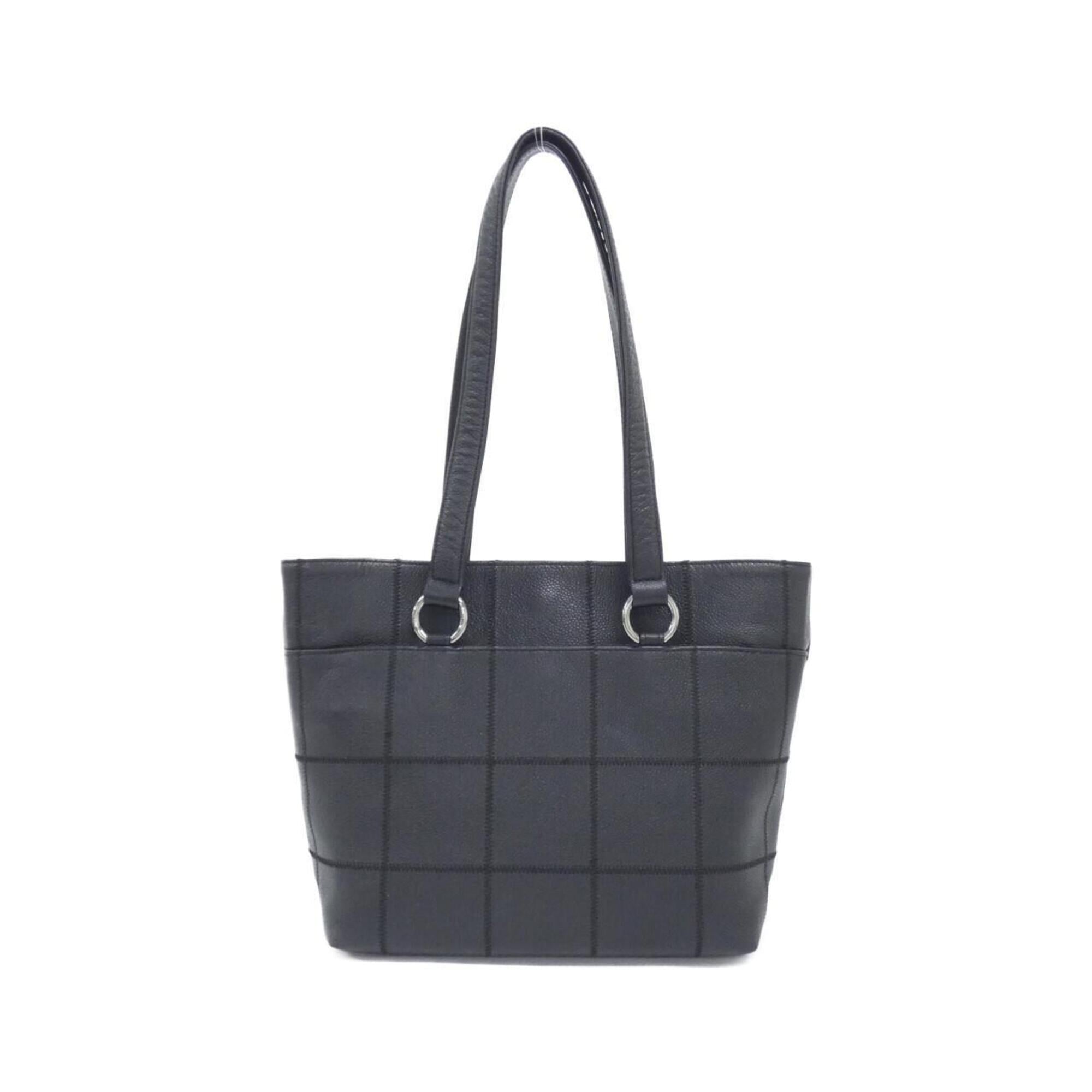 Chanel Black Grained Calfskin Handbag (Pre-Owned)
