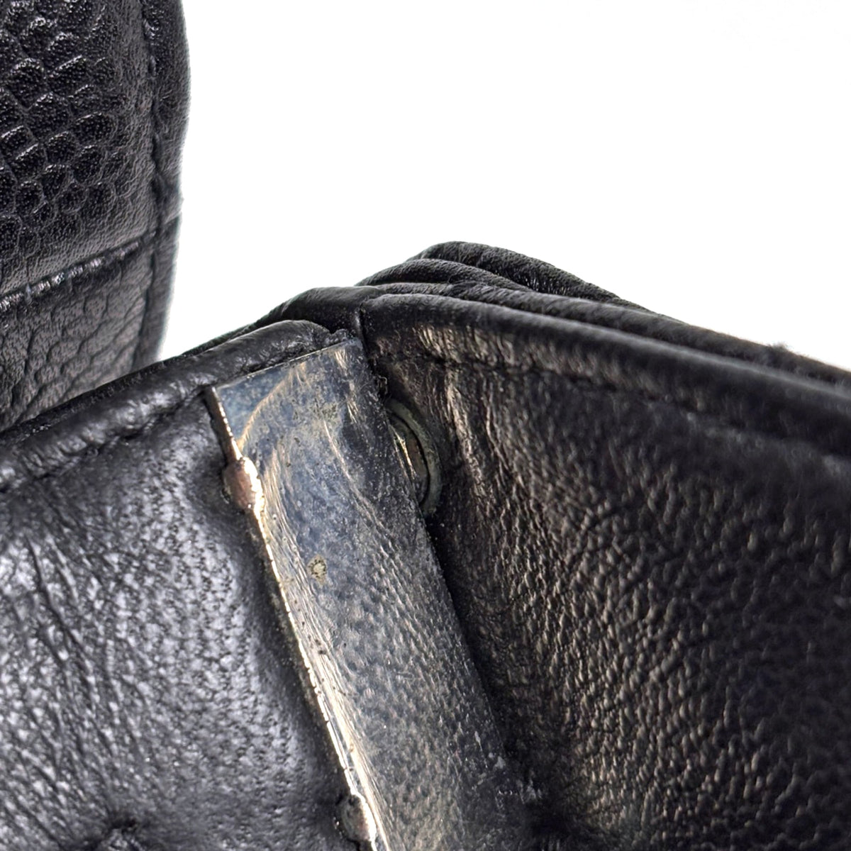 Chanel Matelasse Black Grained Calfskin Handbag (Pre-Owned)