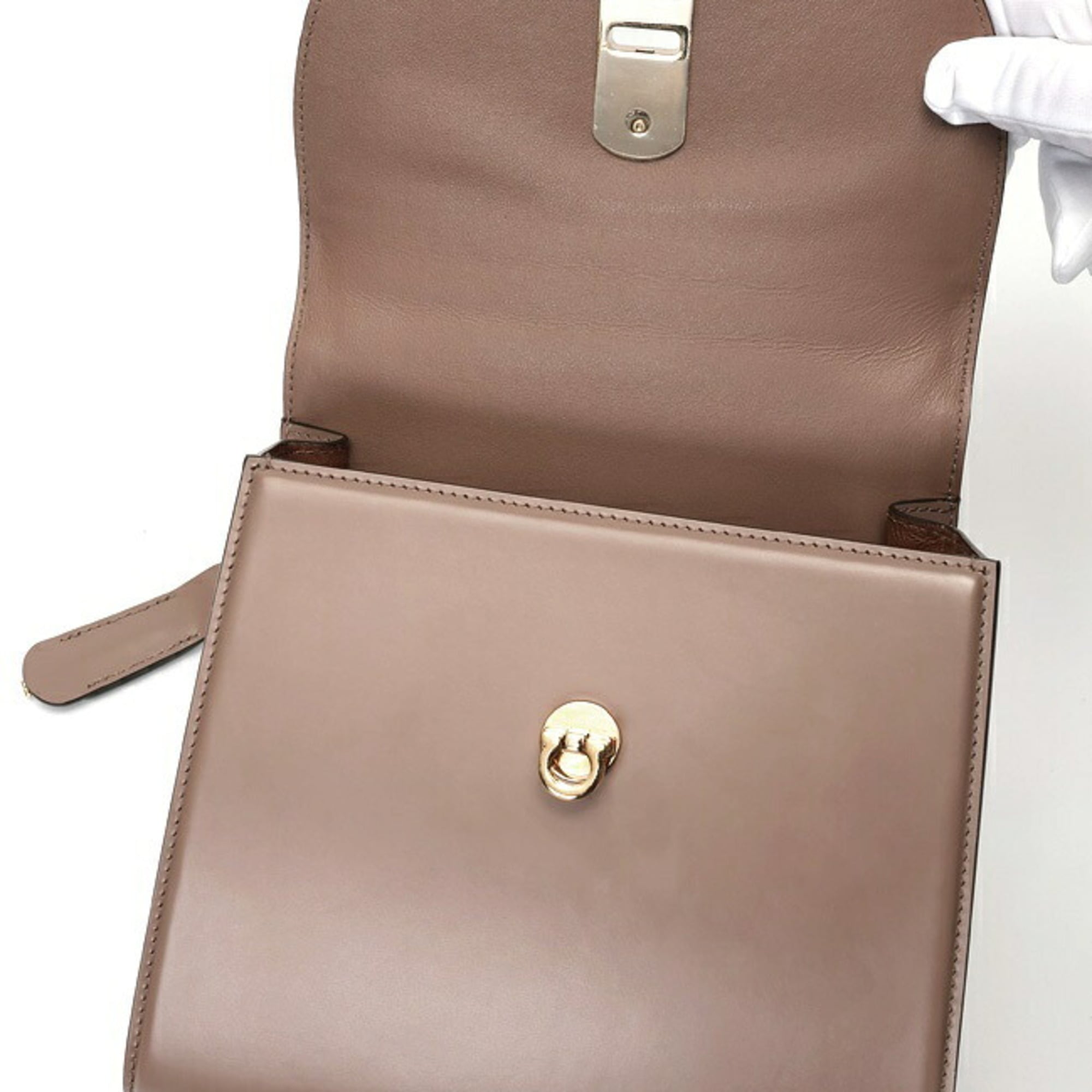 Salvatore Ferragamo Grayish Leather Shoulder Bag (Pre-Owned)