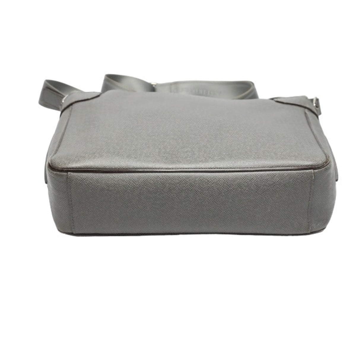 Louis Vuitton Gray Taiga Leather Shoulder Bag (Pre-Owned)