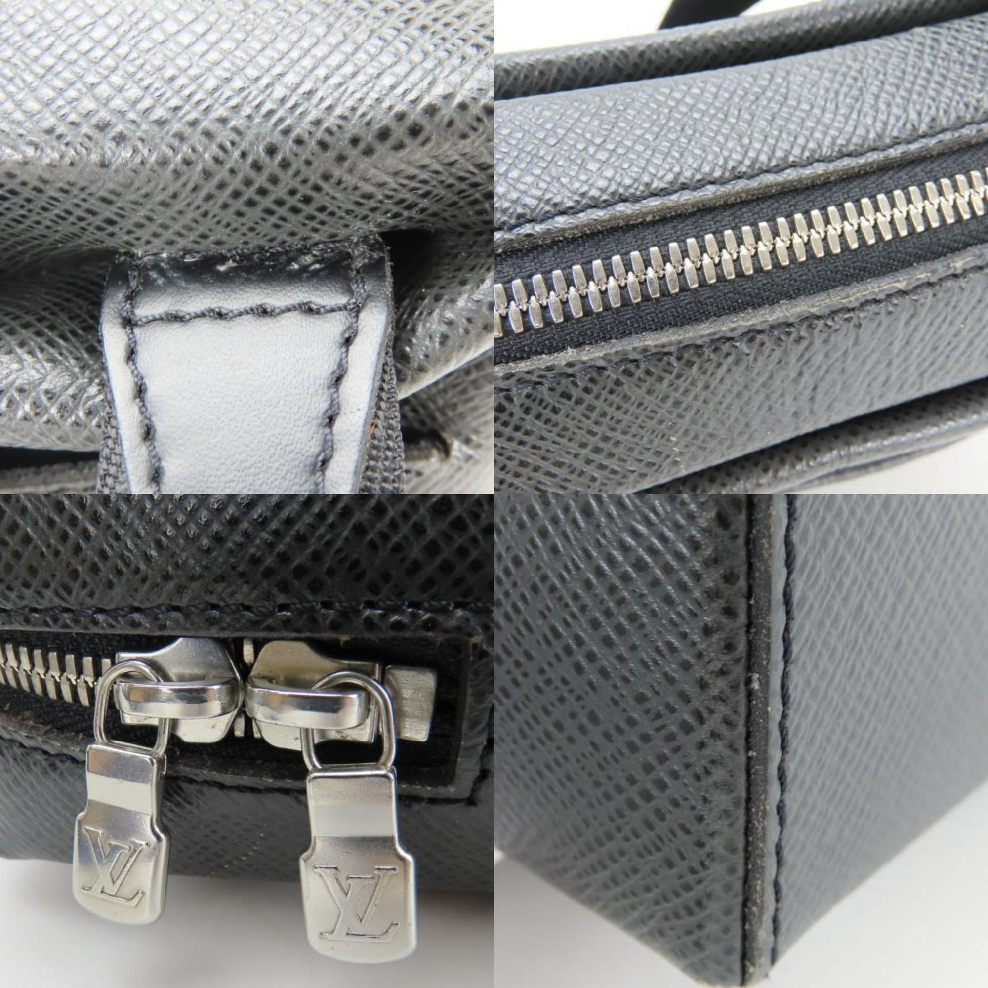 Louis Vuitton Ardoise Moss Green Taiga Leather Shoulder Bag (Pre-Owned)