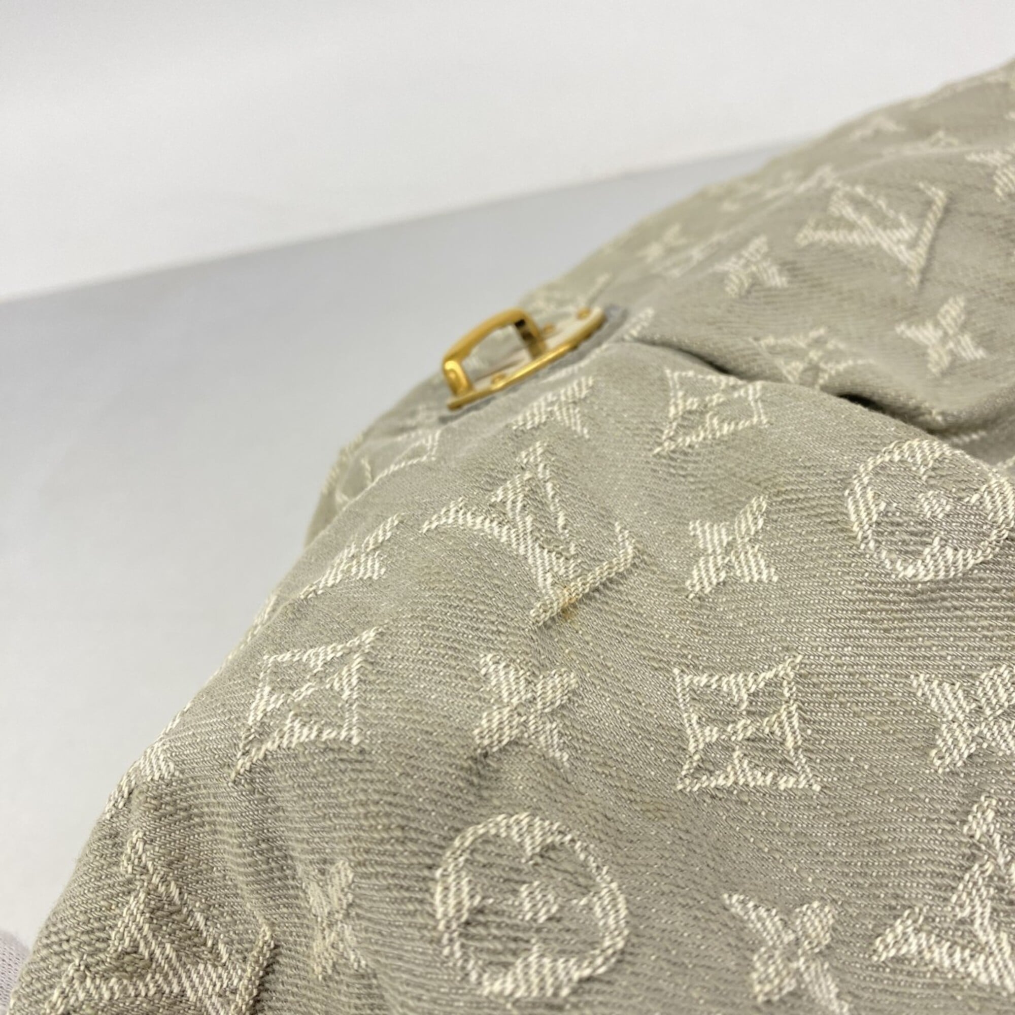 Louis Vuitton Gris Shoulder Bag (Pre-Owned)
