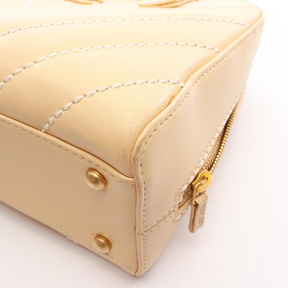 Chanel Beige Leather Handbag (Pre-Owned)