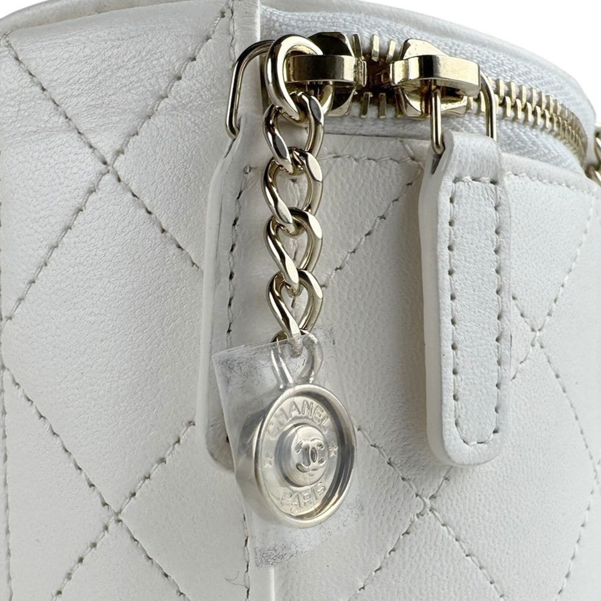 Chanel Black White Leather Shoulder Bag (Pre-Owned)