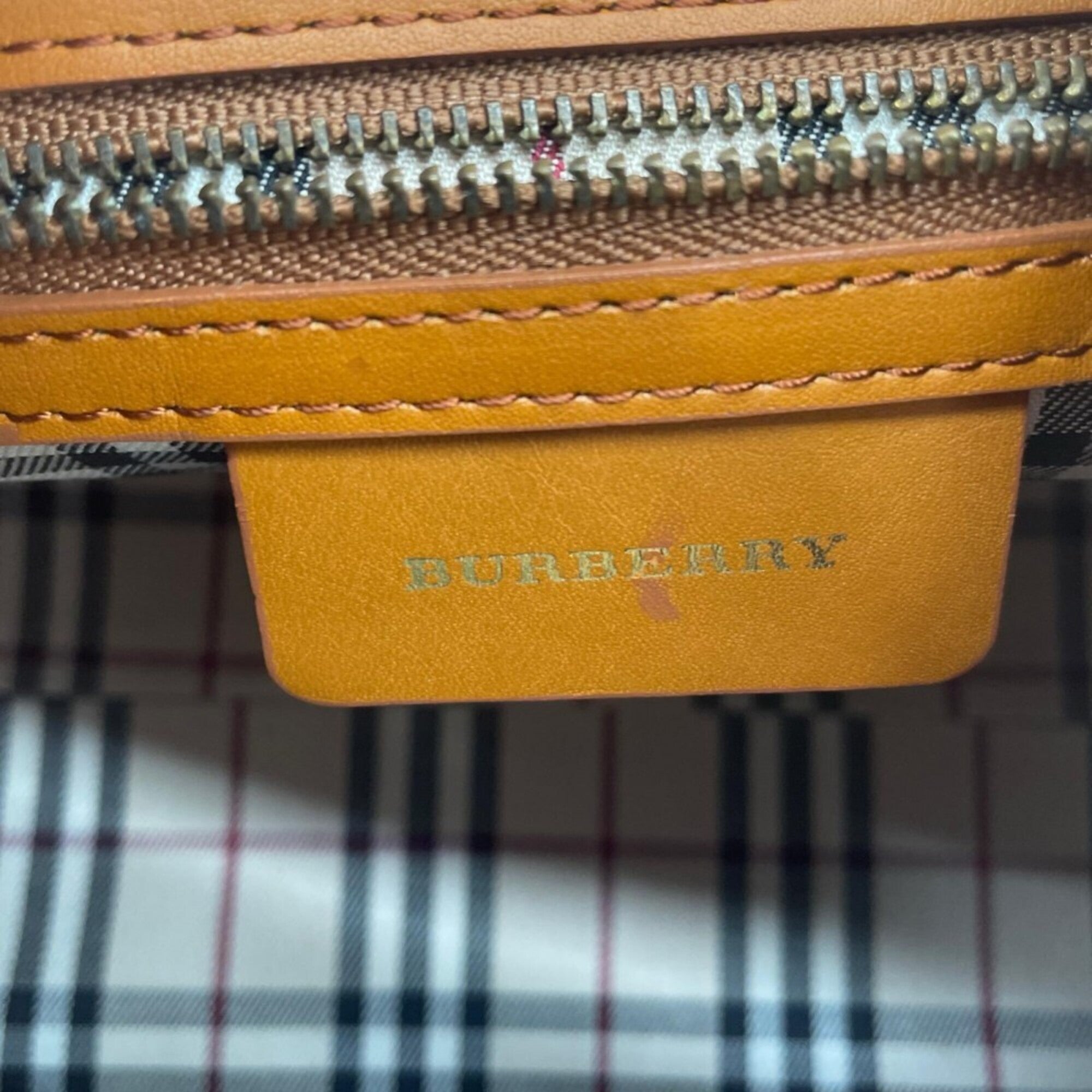 Burberry Brown Leather Handbag (Pre-Owned)