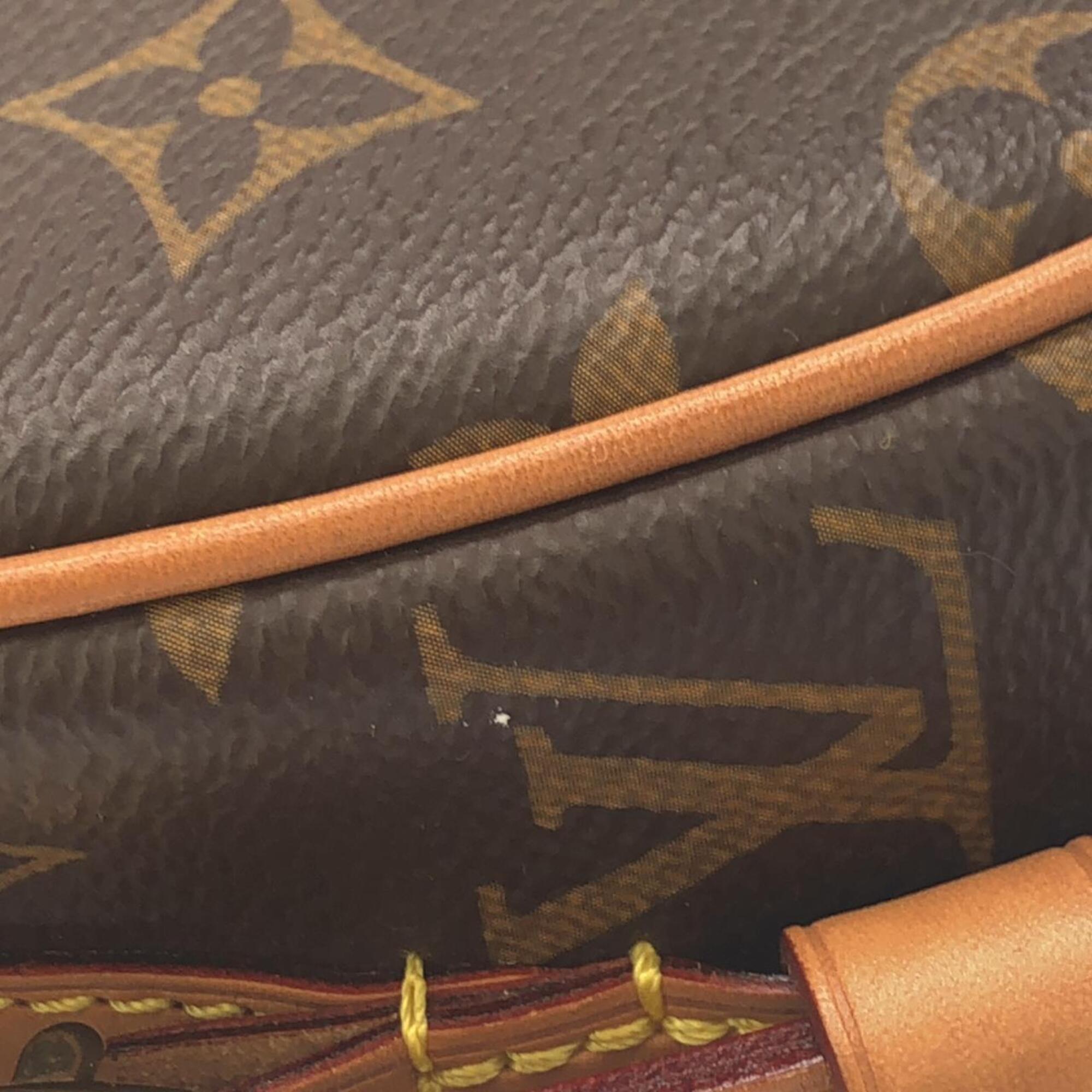 Louis Vuitton Marron Coated Canvas Shoulder Bag (Pre-Owned)