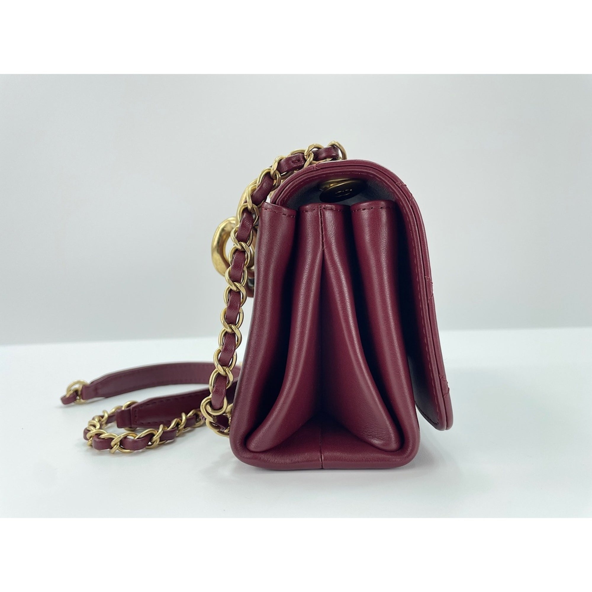 Chanel Matelasse Red Color Shoulder Bag (Pre-Owned)