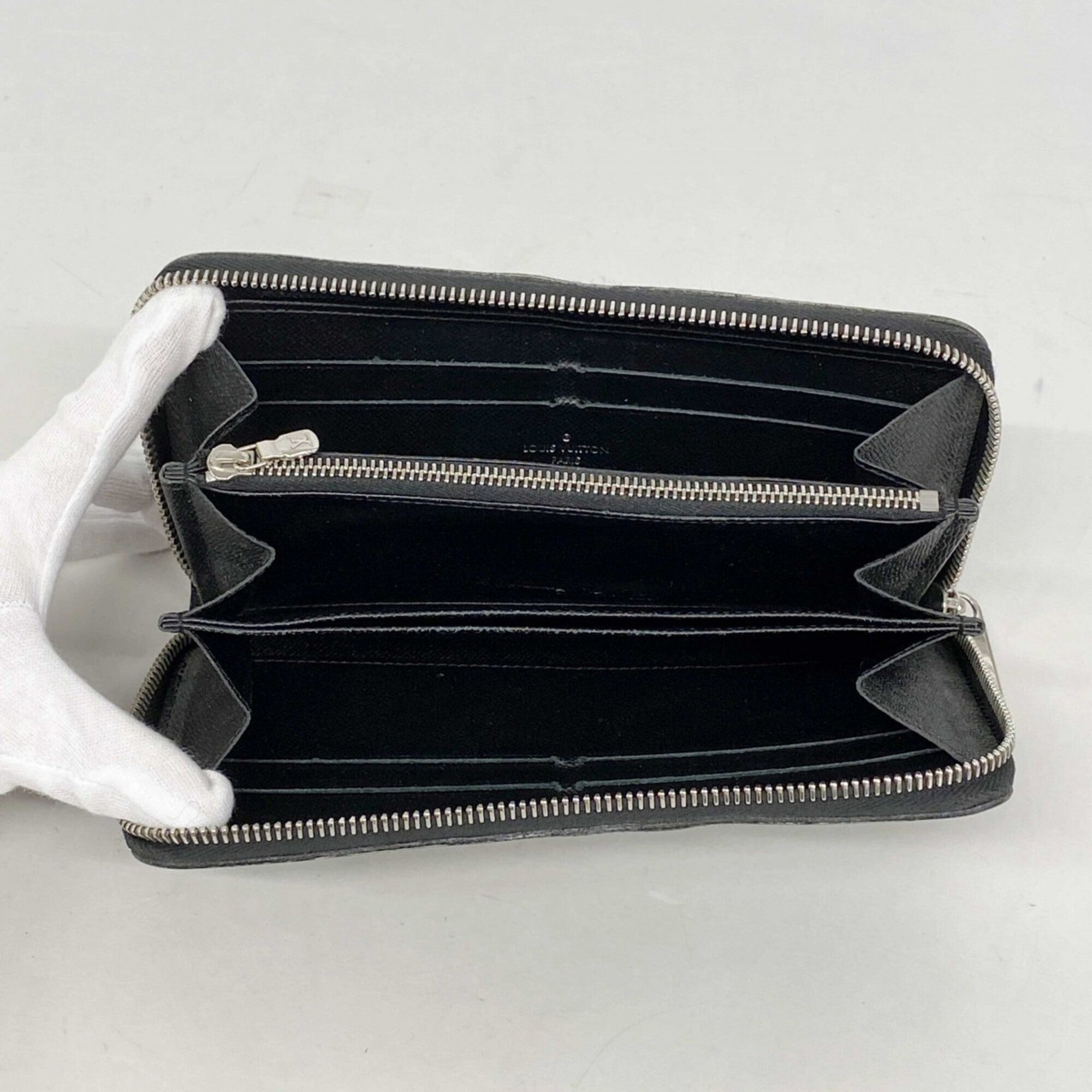 Louis Vuitton Black Long Wallet (Bi-Fold) (Pre-Owned)