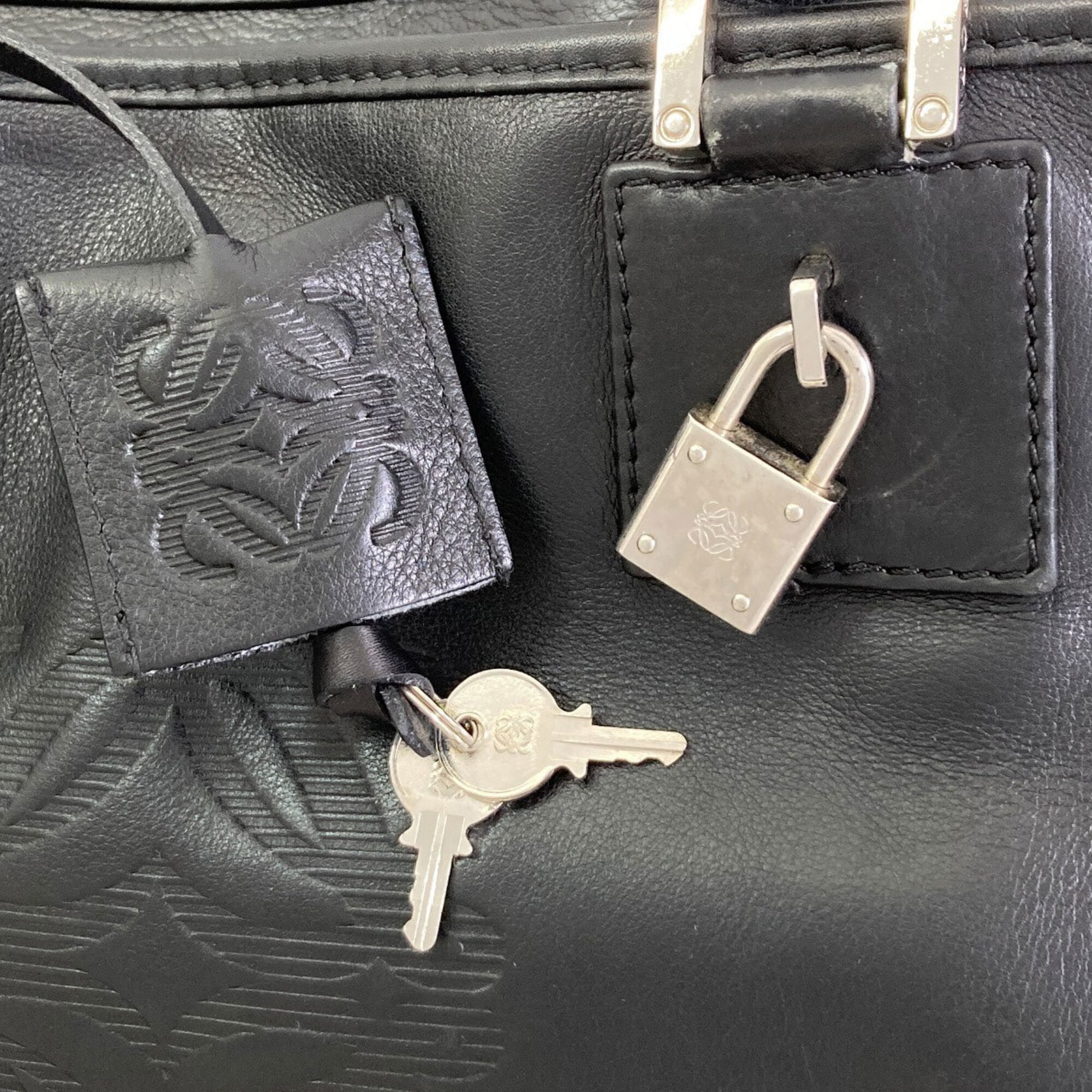 Loewe Black Leather Handbag (Pre-Owned)