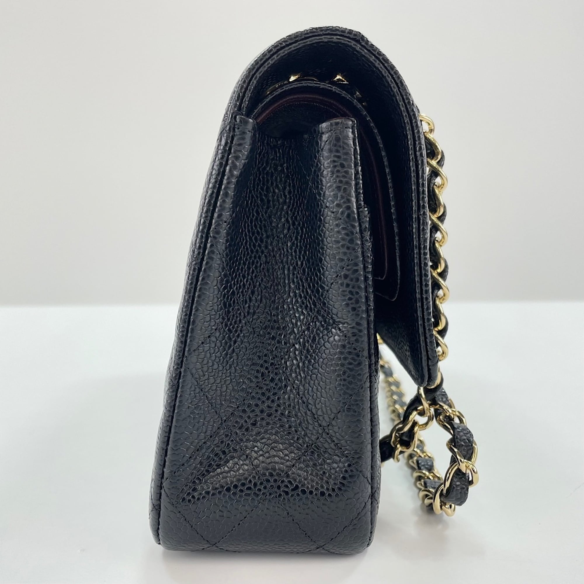 Chanel Black Shoulder Bag (Pre-Owned)