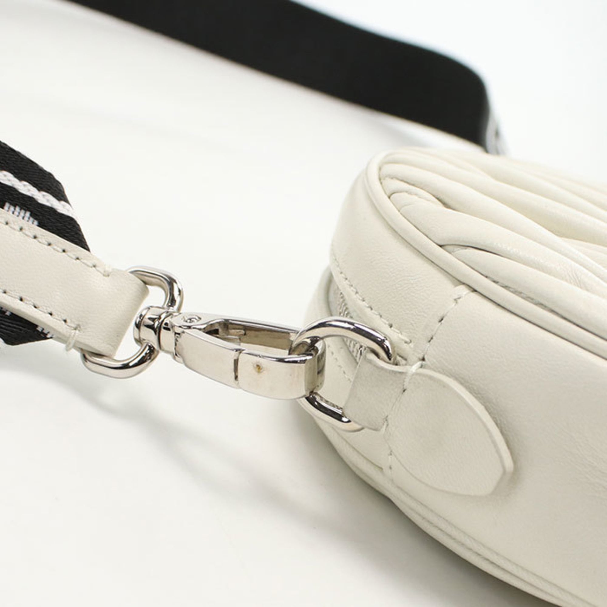 Miu Miu Matelasse White Leather Shoulder Bag (Pre-Owned)