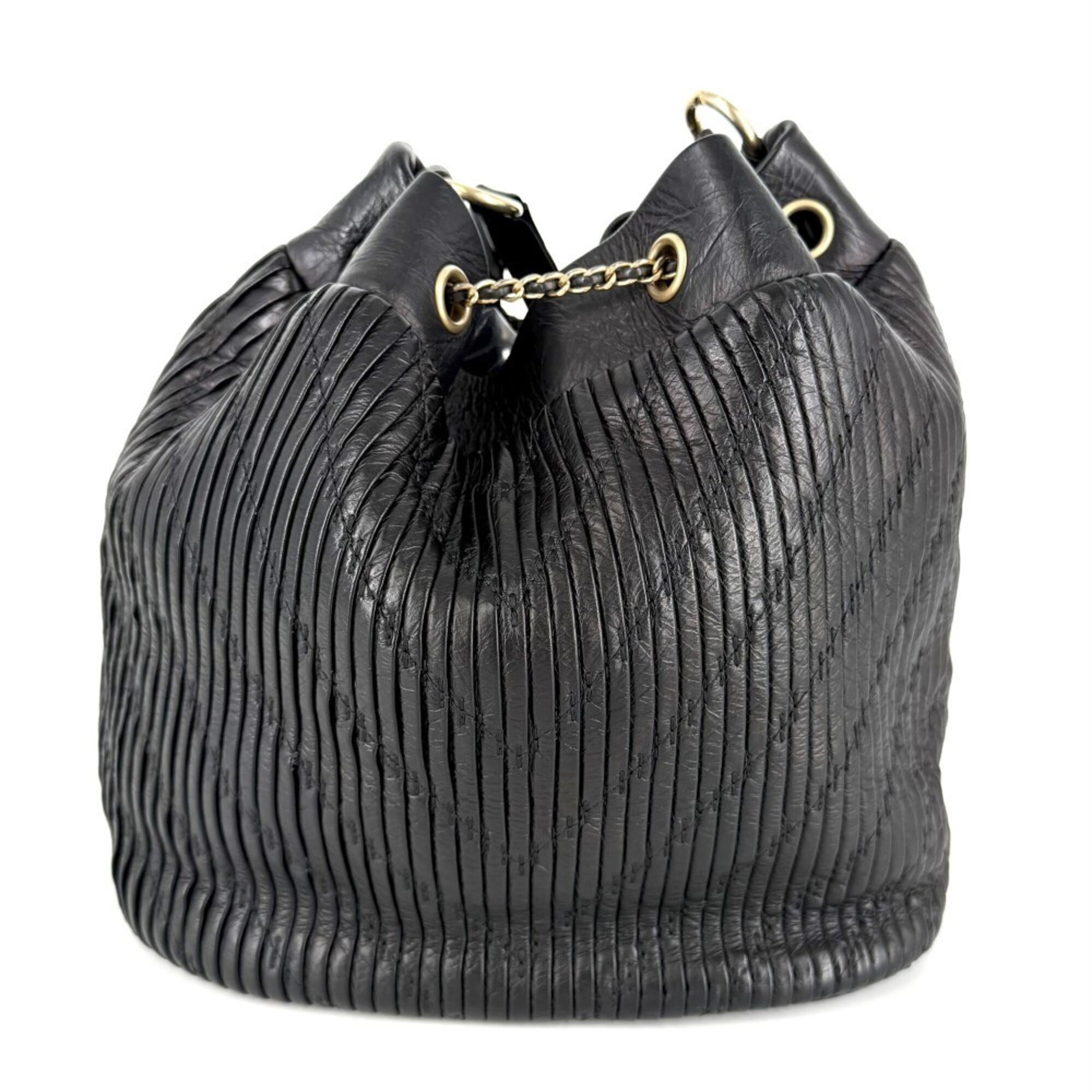 Chanel Black Leather Shoulder Bag (Pre-Owned)