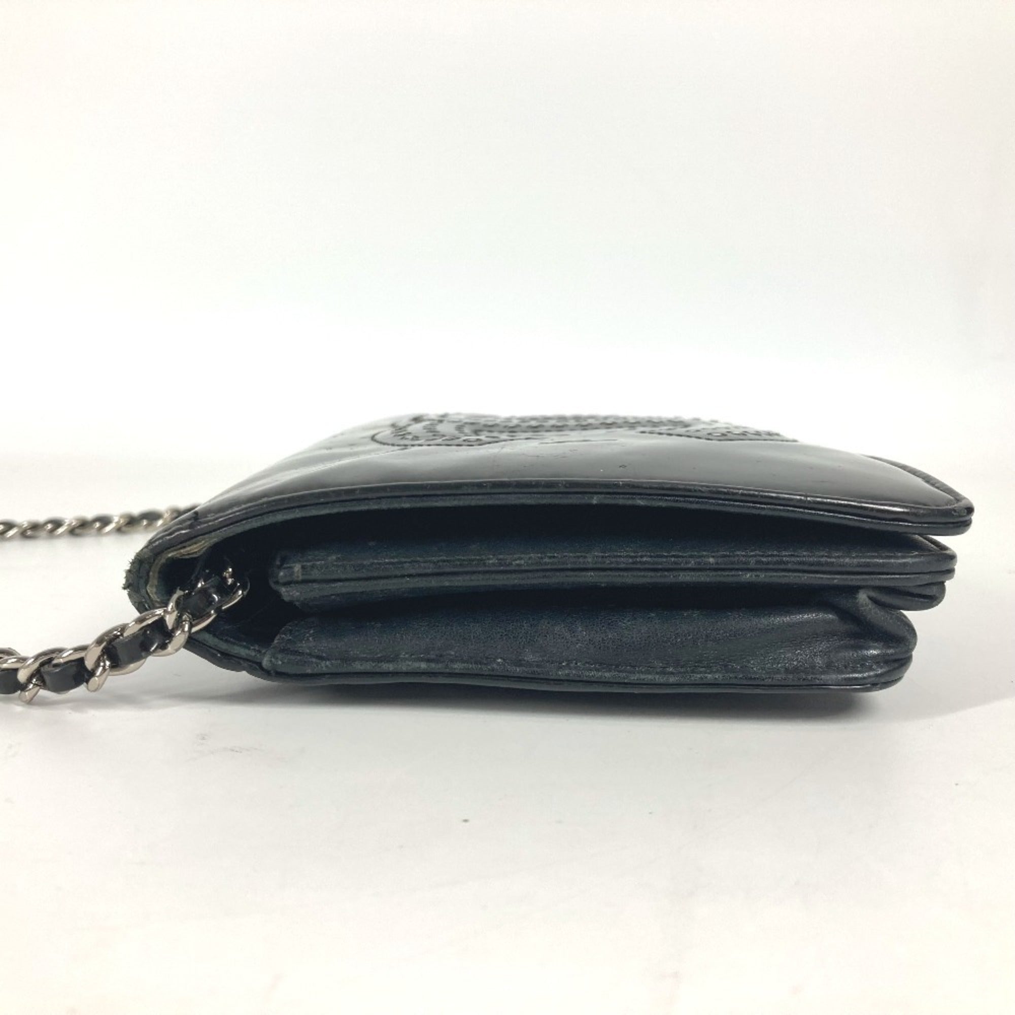 Chanel Black Patent Leather Pochette Shoulder Bag (Pre-Owned)