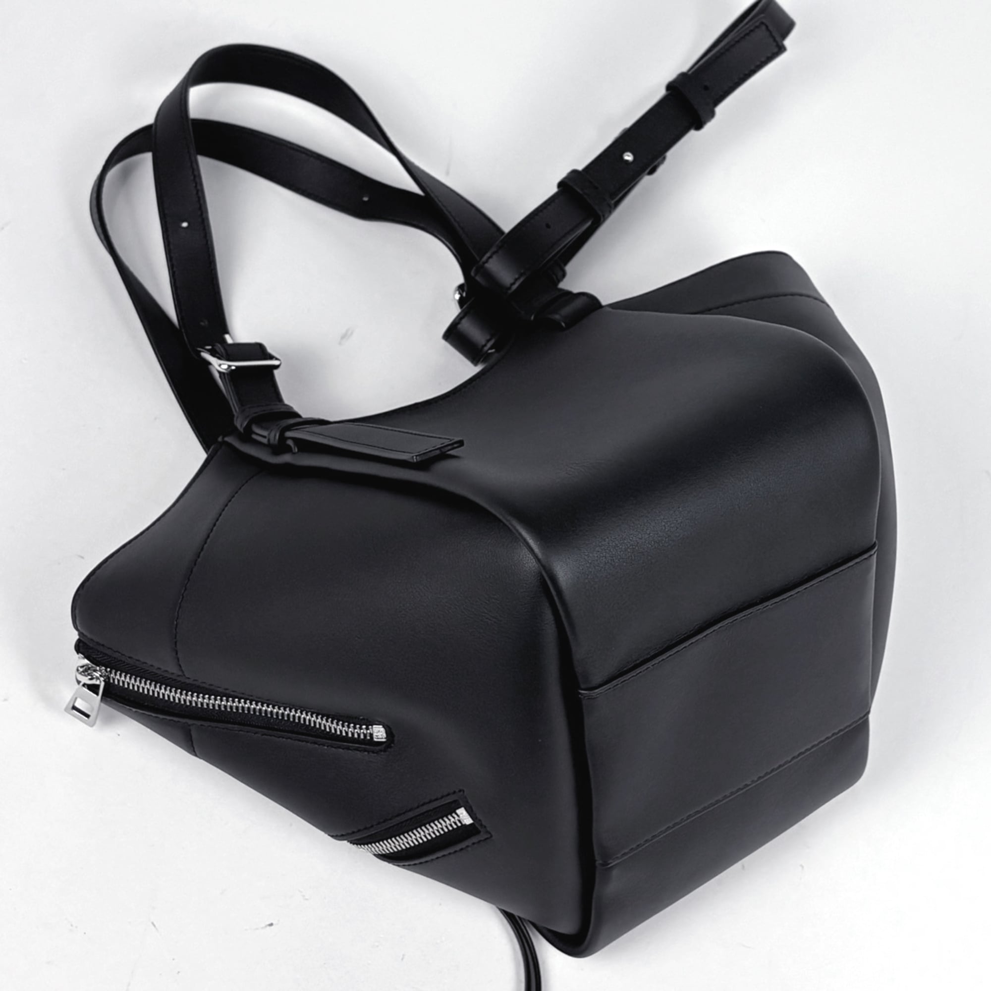 Loewe Black Leather Handbag (Pre-Owned)