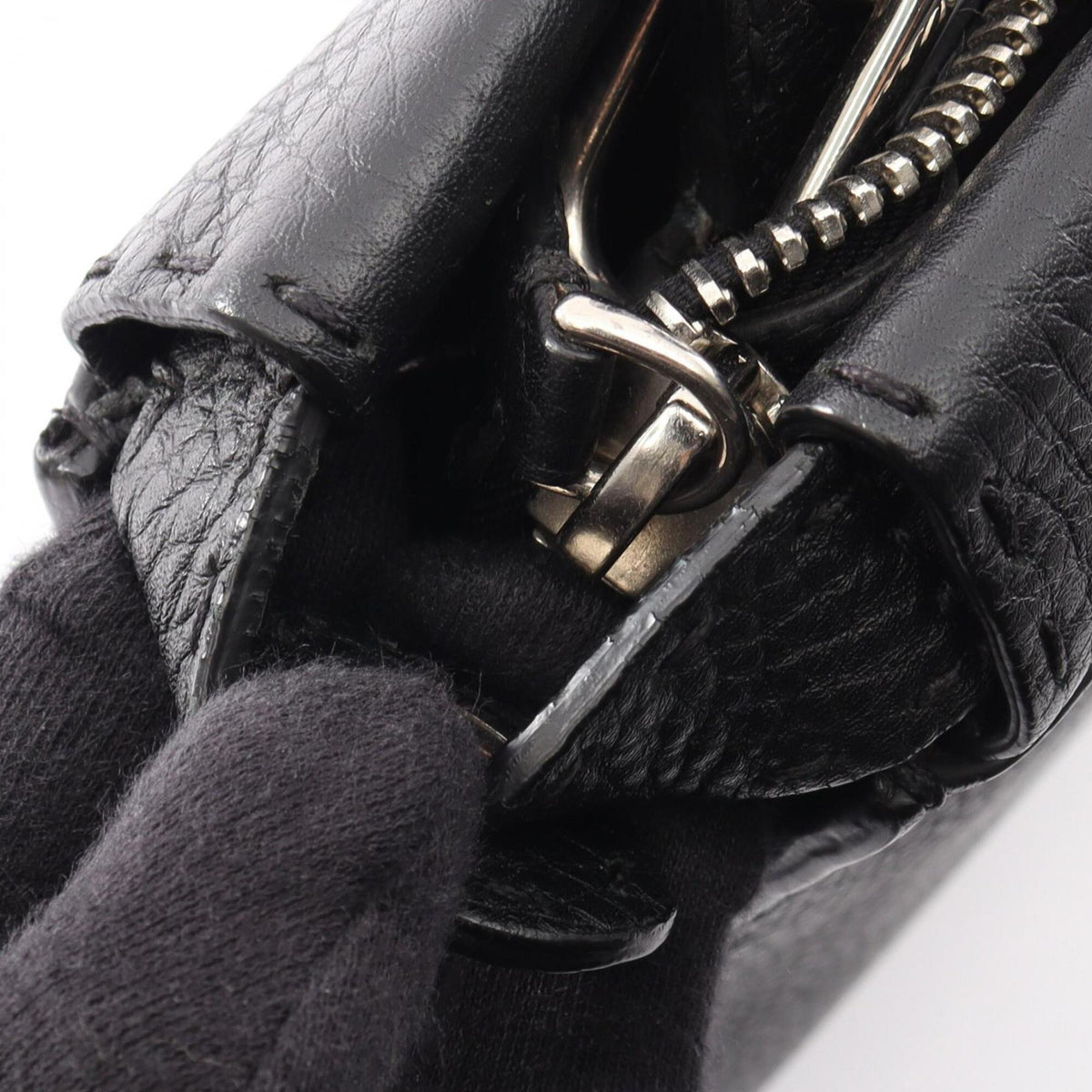 Fendi Black Leather Handbag (Pre-Owned)